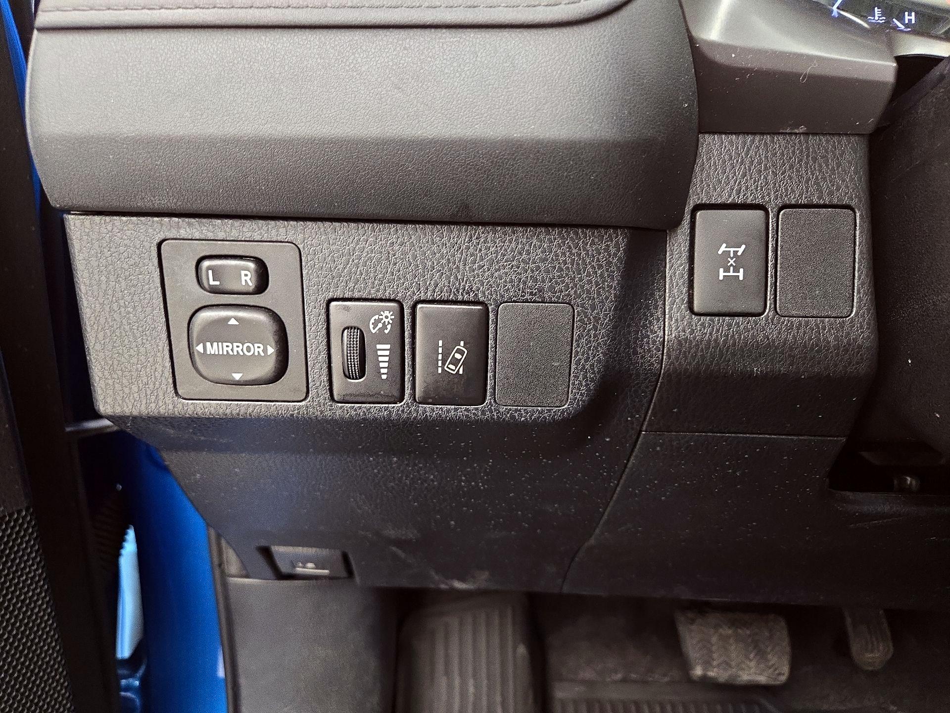 Thumbnail: 2018 Toyota RAV4 - 13