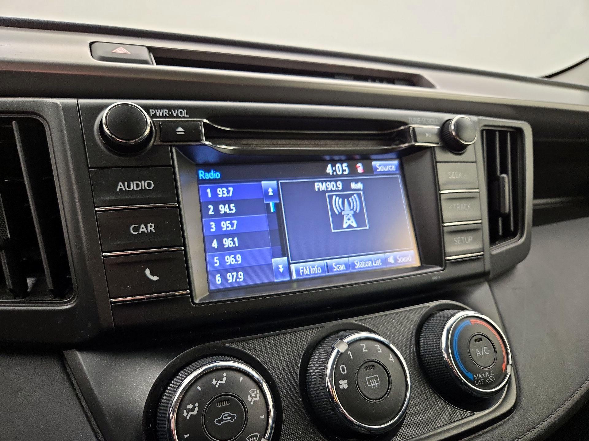 Thumbnail: 2018 Toyota RAV4 - 15