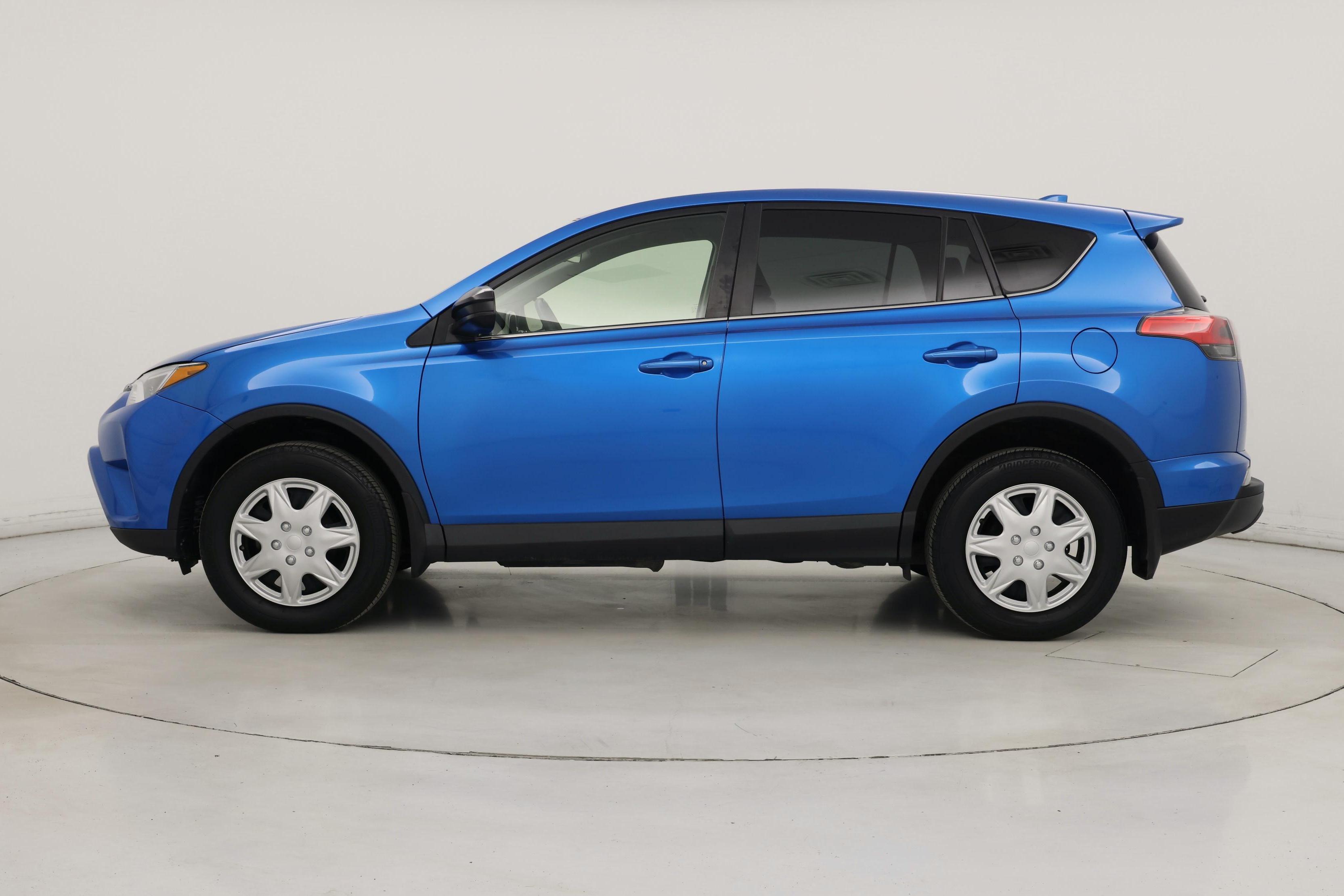 Thumbnail: 2018 Toyota RAV4 - 3