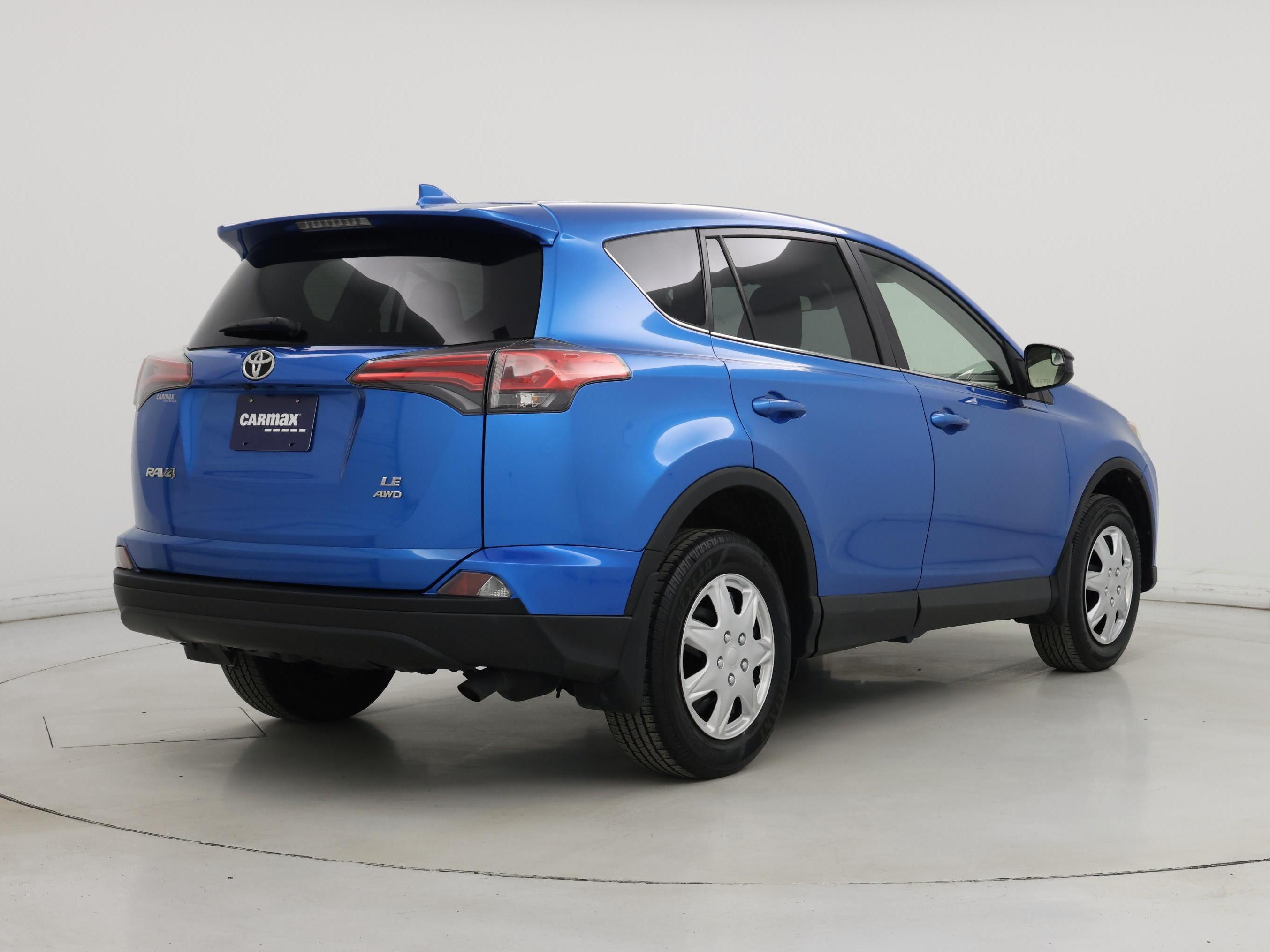 Thumbnail: 2018 Toyota RAV4 - 8