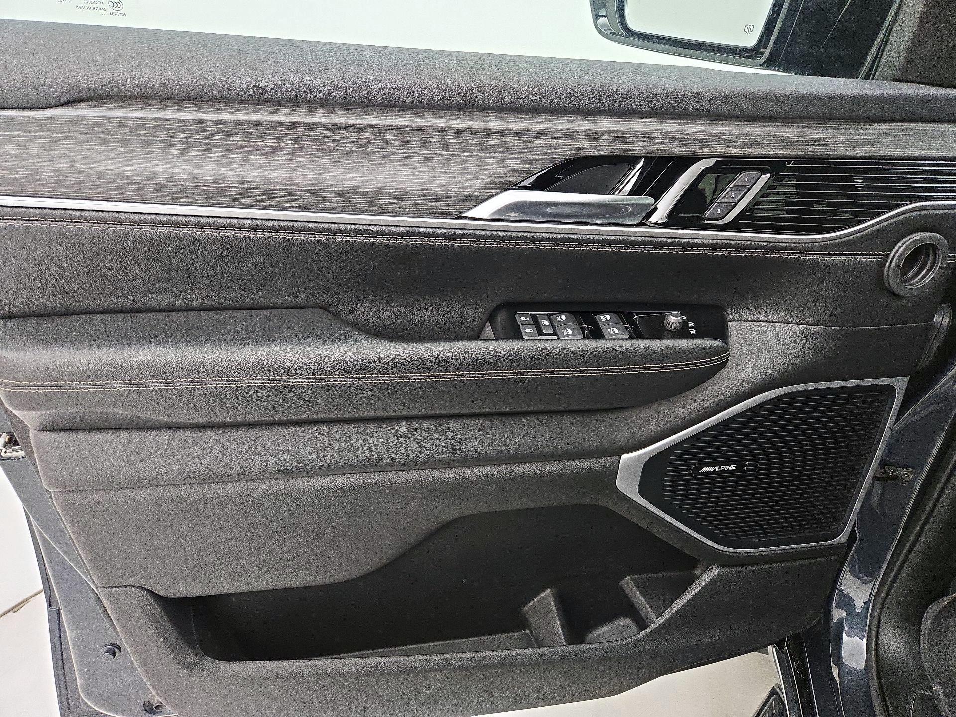 Thumbnail: 2023 Jeep Wagoneer - 12