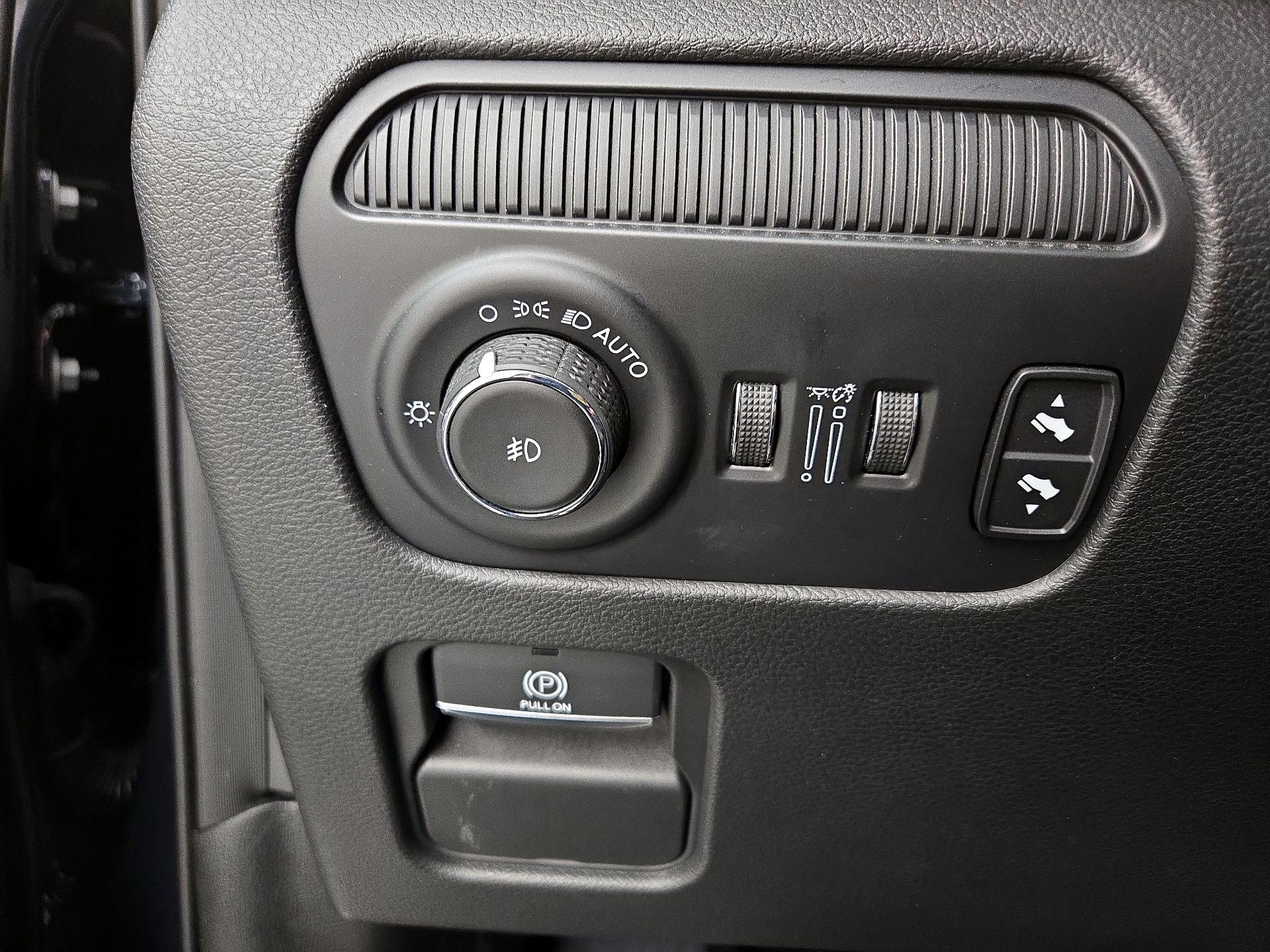 Thumbnail: 2023 Jeep Wagoneer - 13