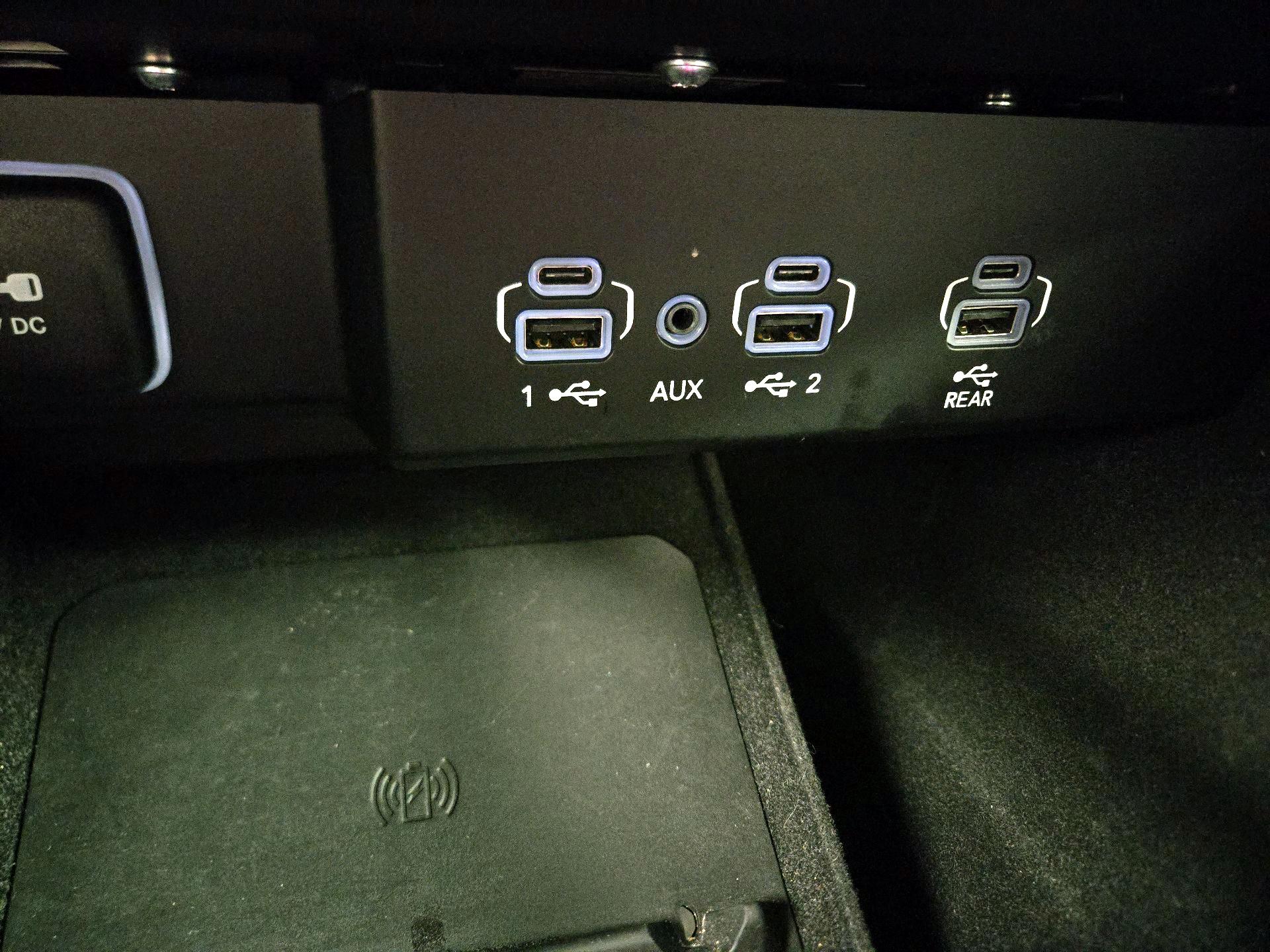 Thumbnail: 2023 Jeep Wagoneer - 19