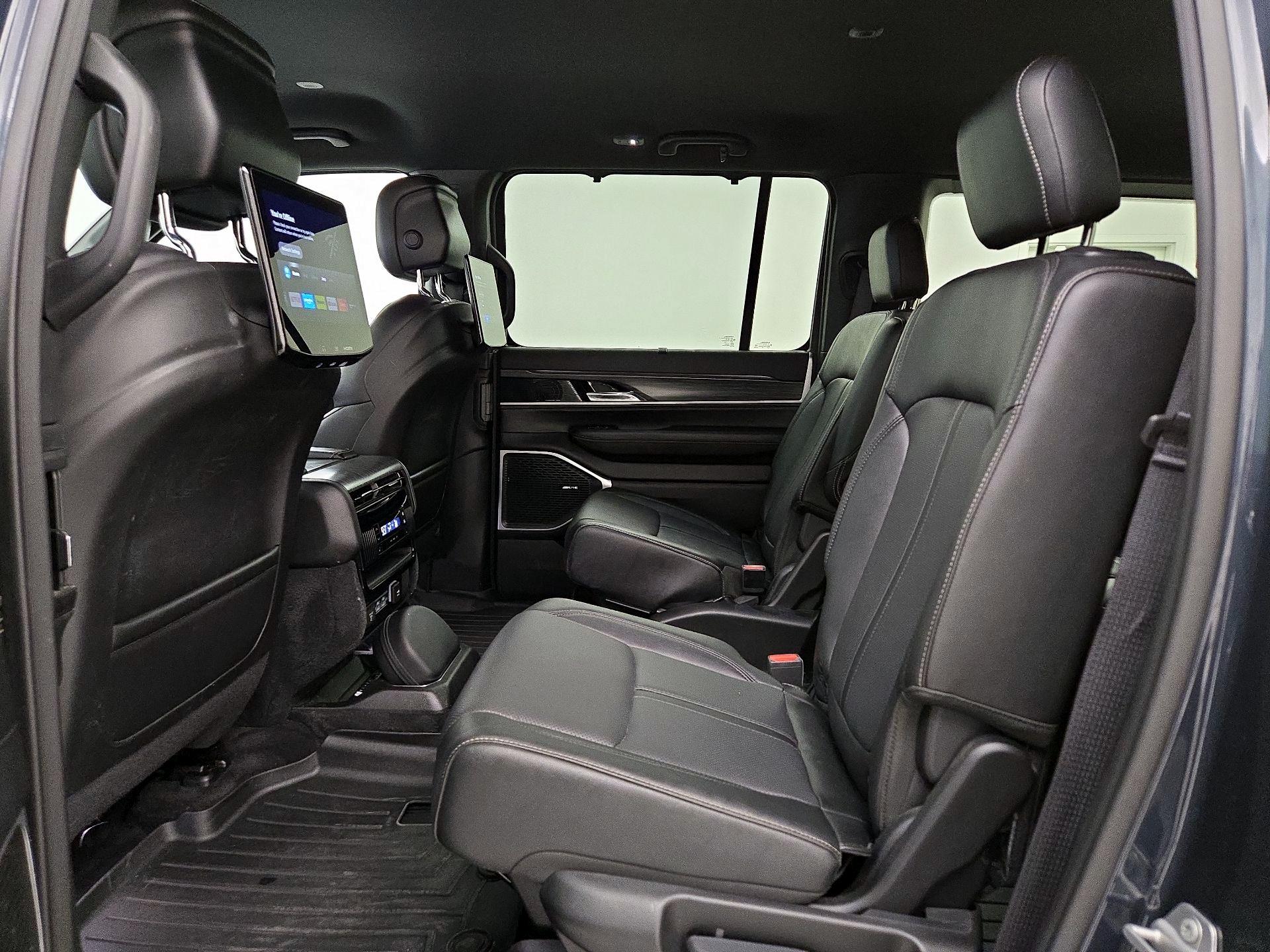 Thumbnail: 2023 Jeep Wagoneer - 20