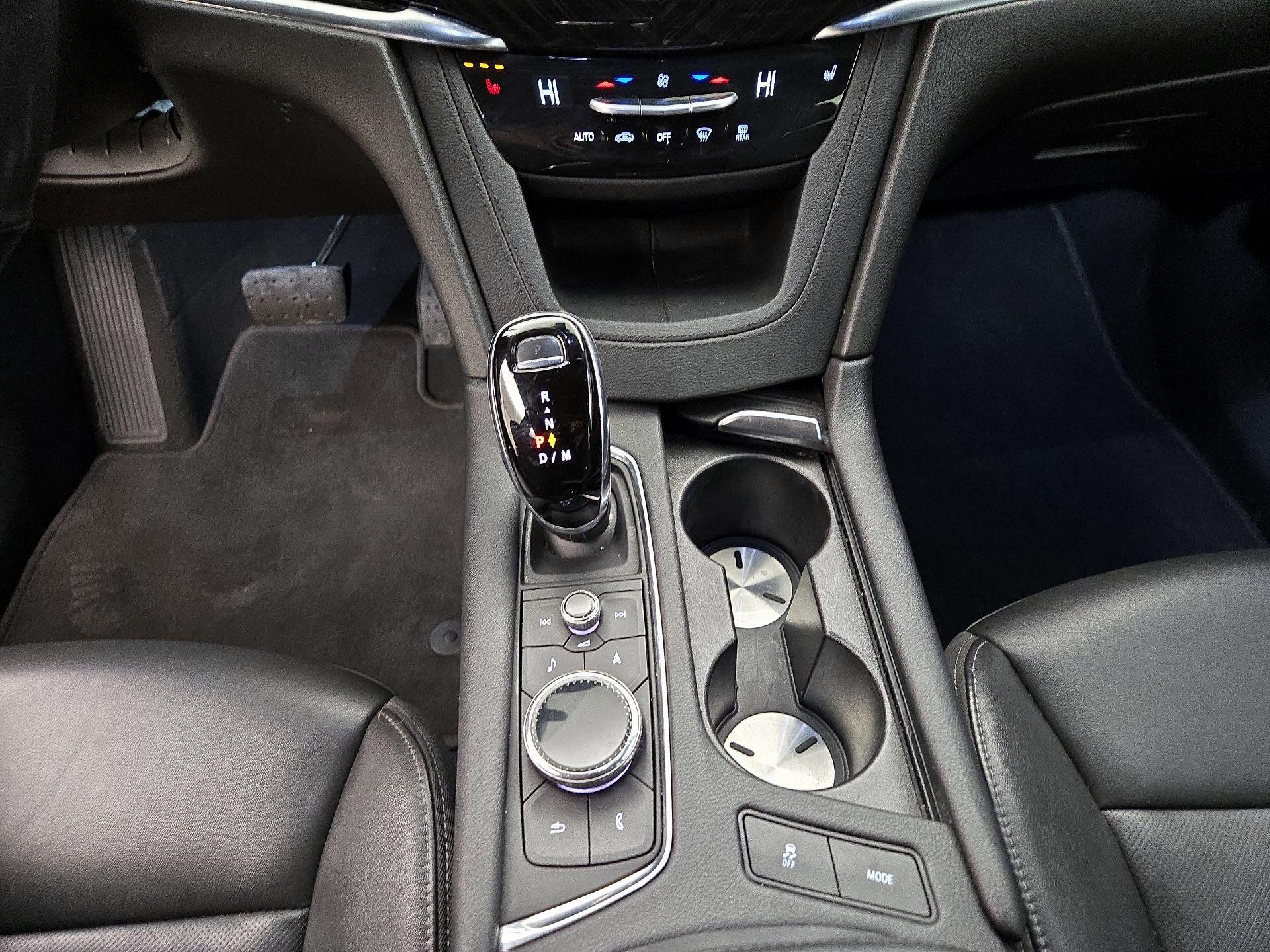 Thumbnail: 2021 Cadillac XT6 - 17