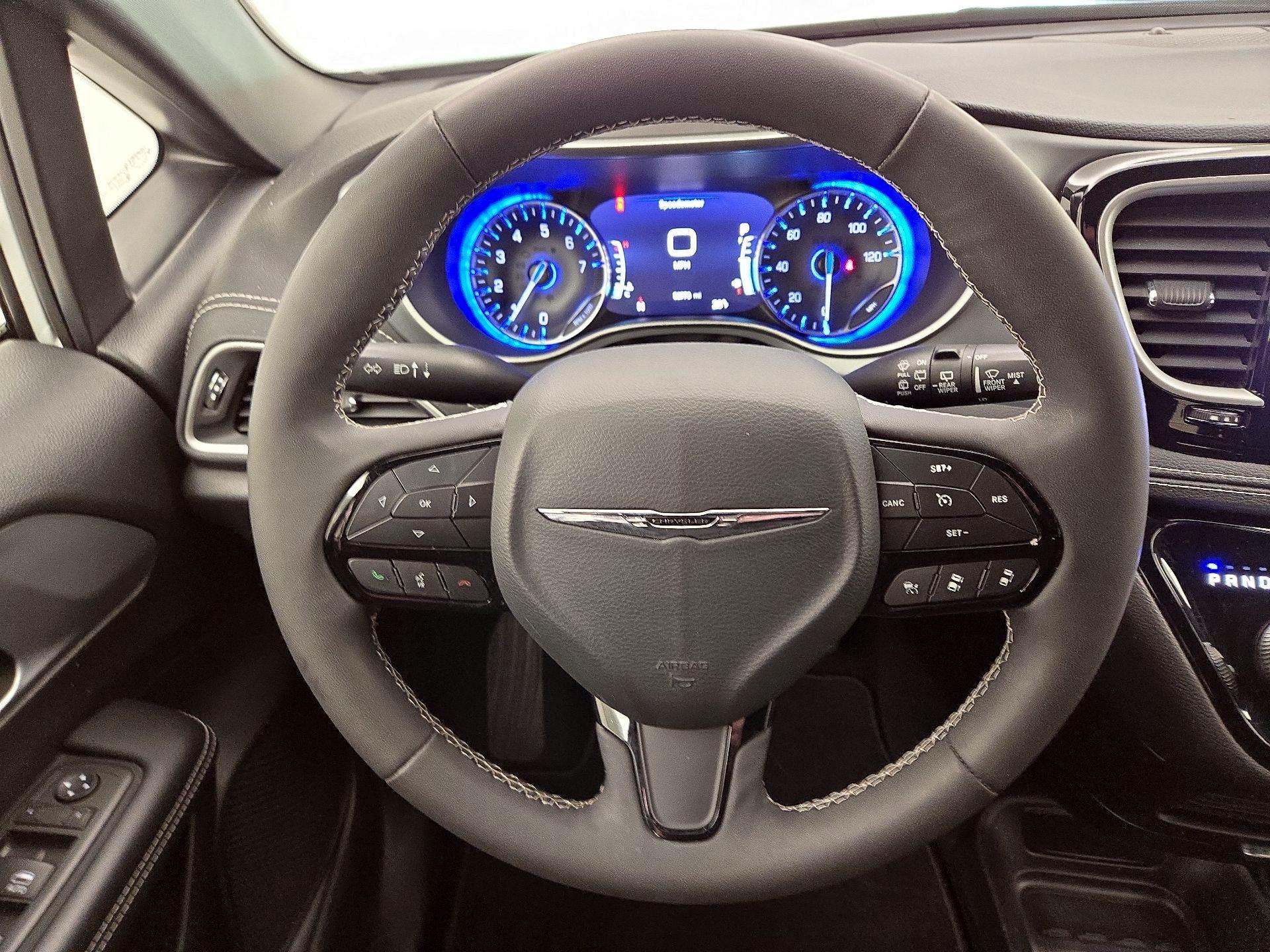 Thumbnail: 2022 Chrysler Pacifica - 10