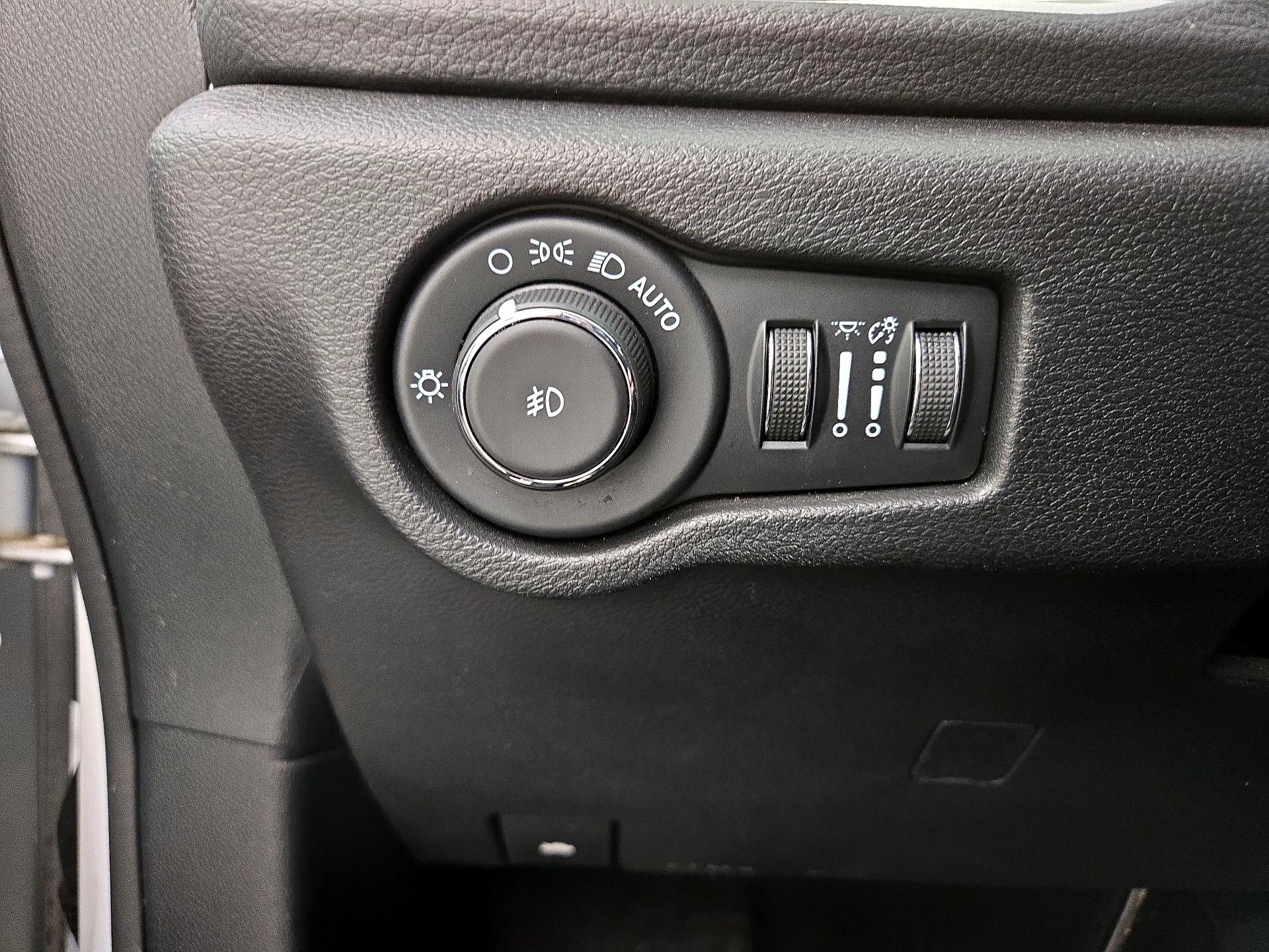 Thumbnail: 2022 Chrysler Pacifica - 13