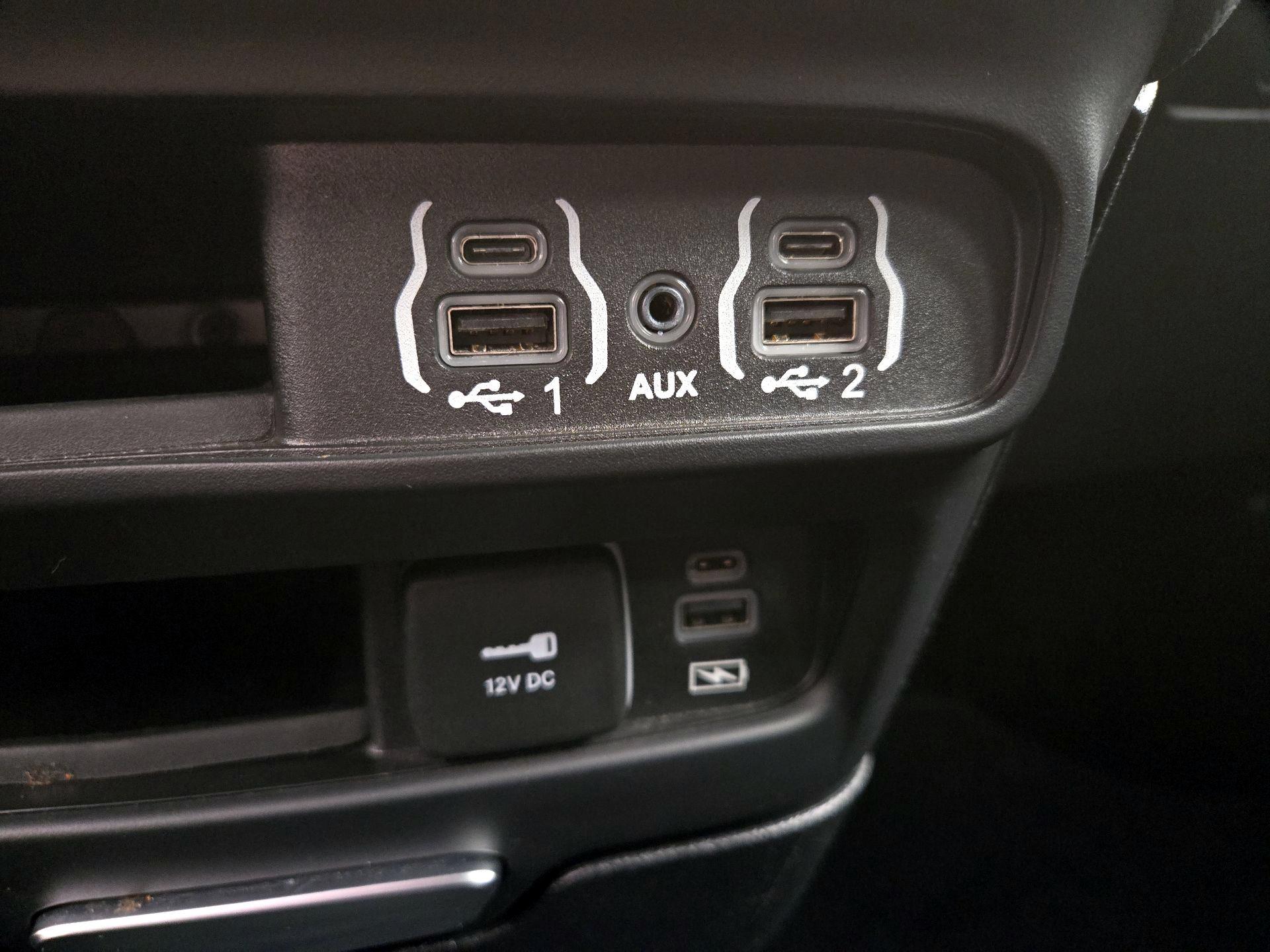 Thumbnail: 2022 Chrysler Pacifica - 18