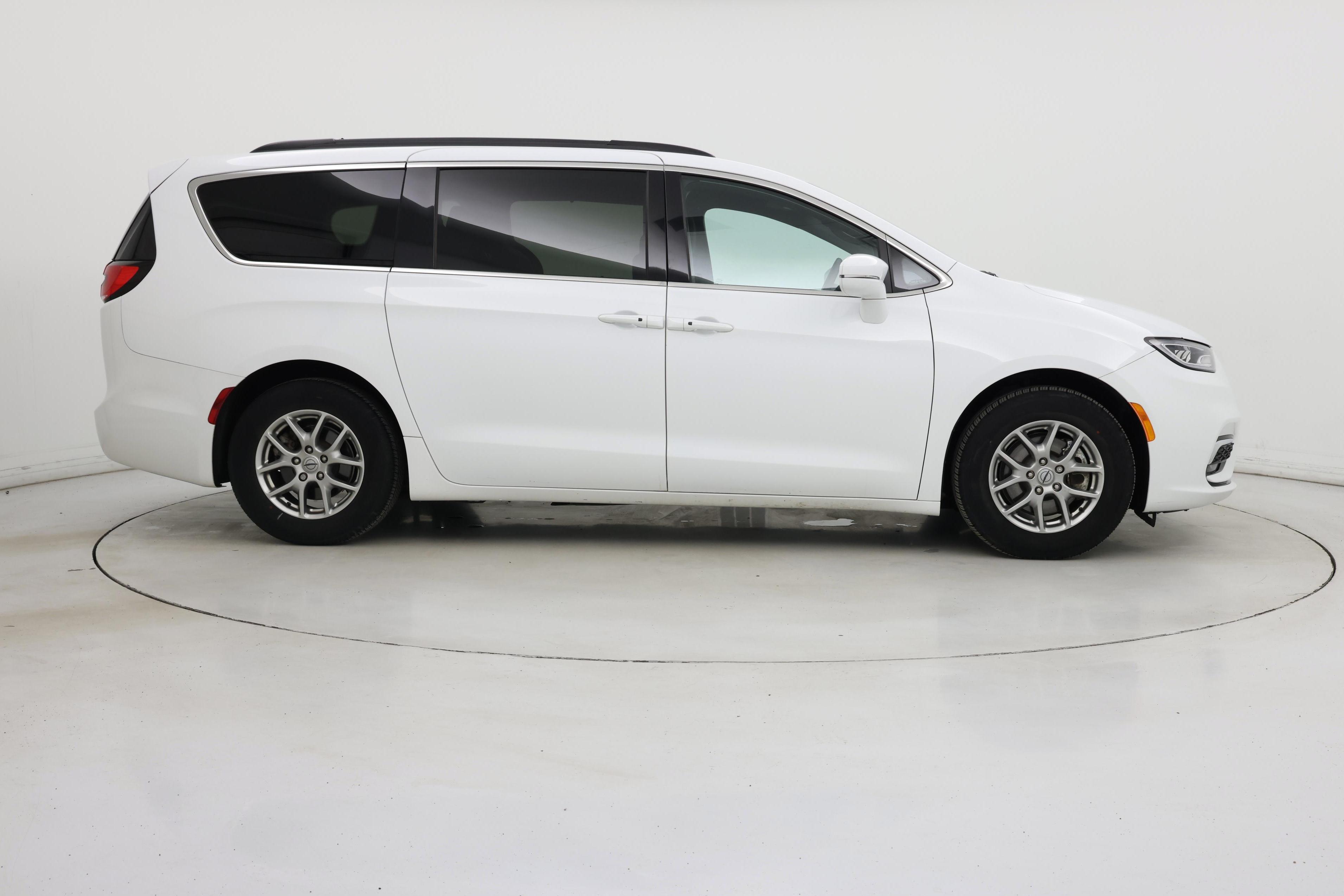 Thumbnail: 2022 Chrysler Pacifica - 7