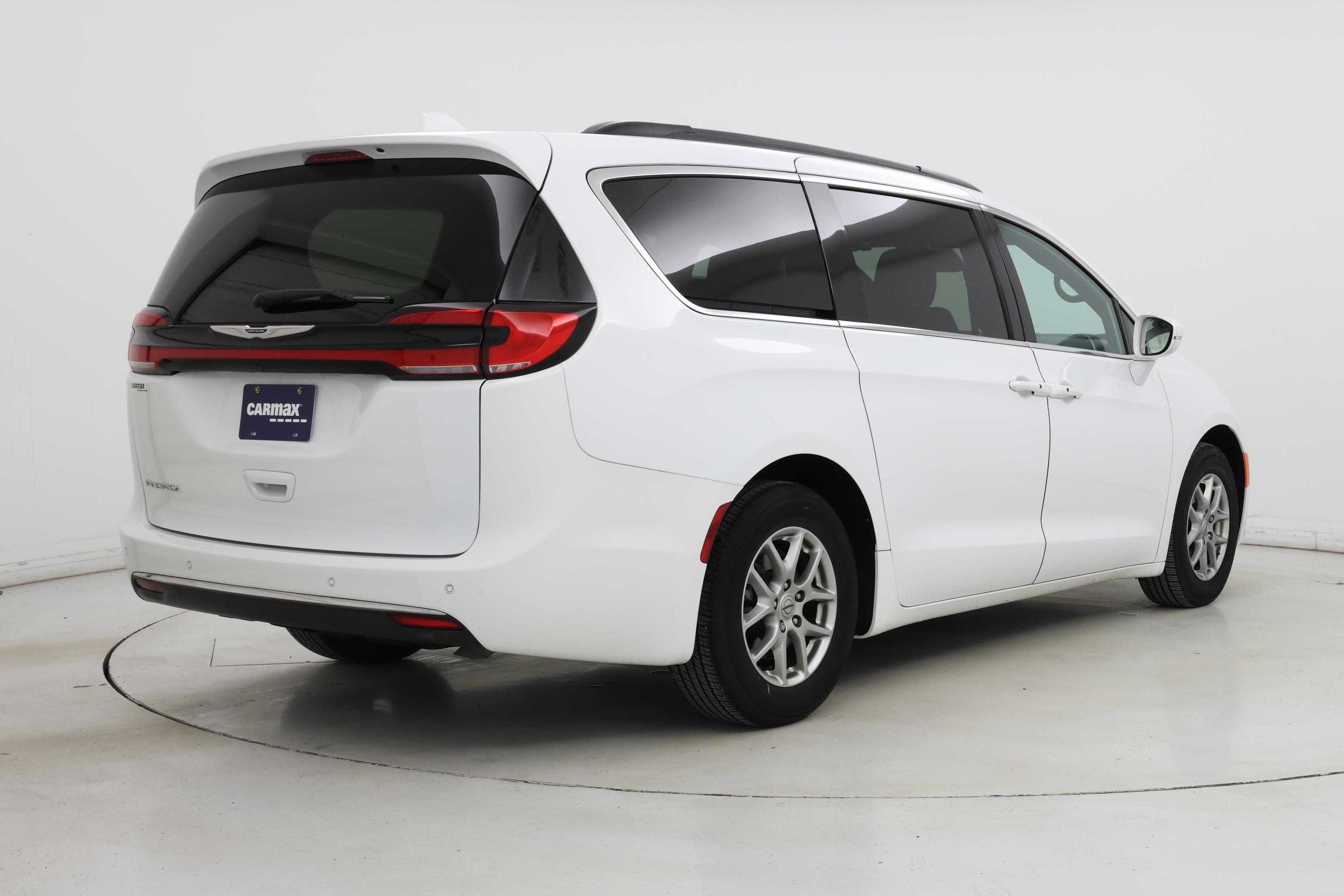 Thumbnail: 2022 Chrysler Pacifica - 8