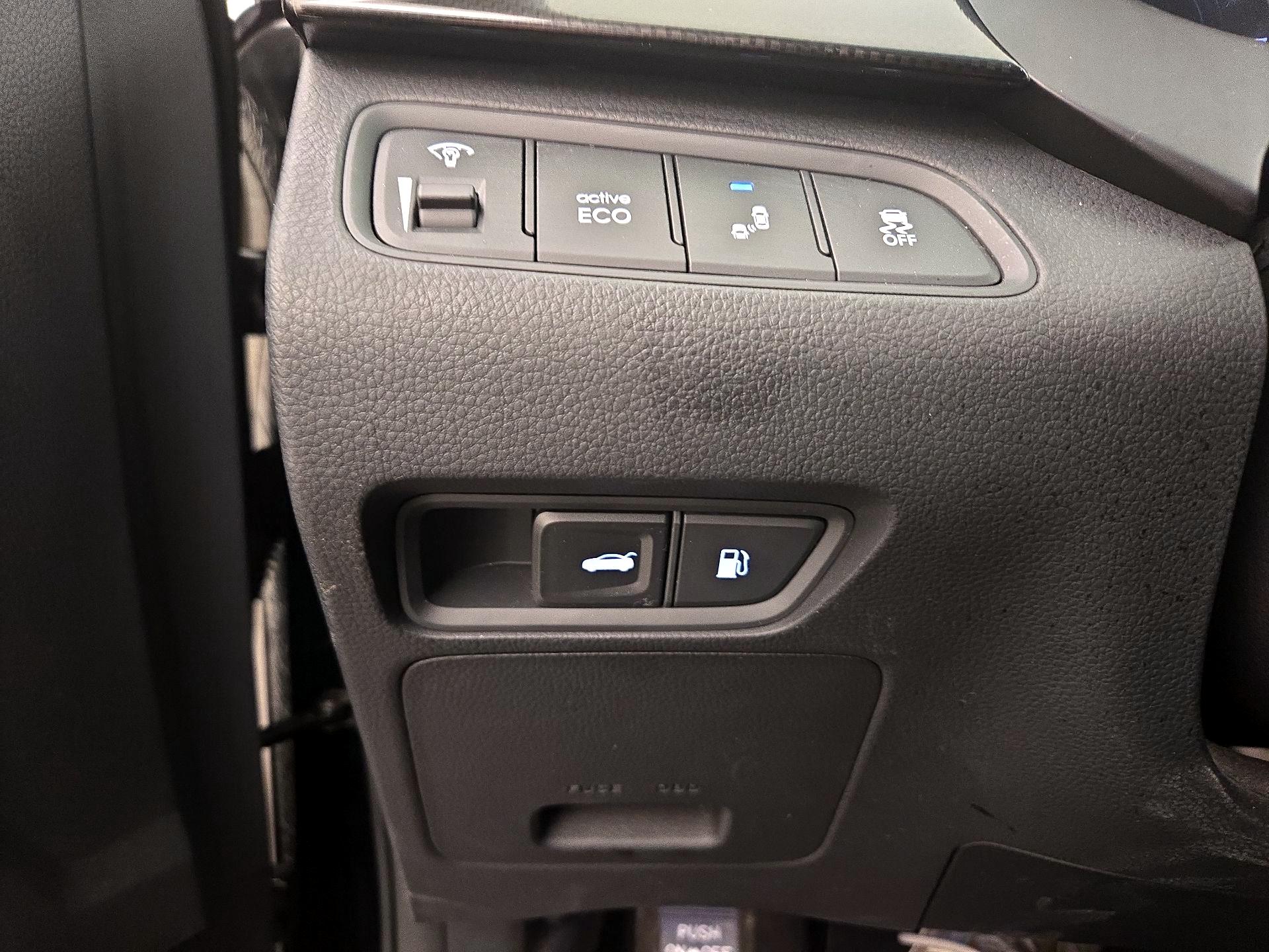 Thumbnail: 2017 Hyundai Azera - 13