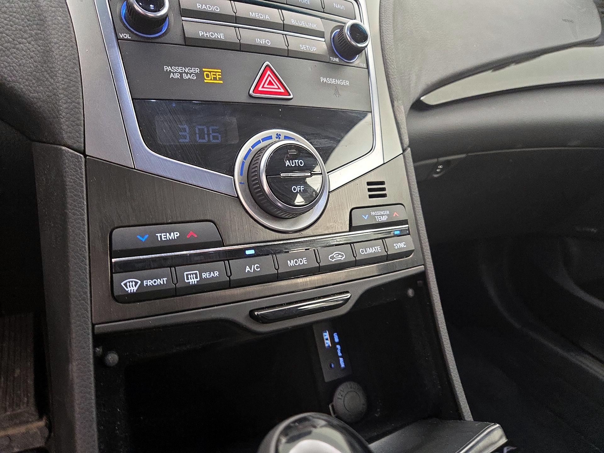 Thumbnail: 2017 Hyundai Azera - 17