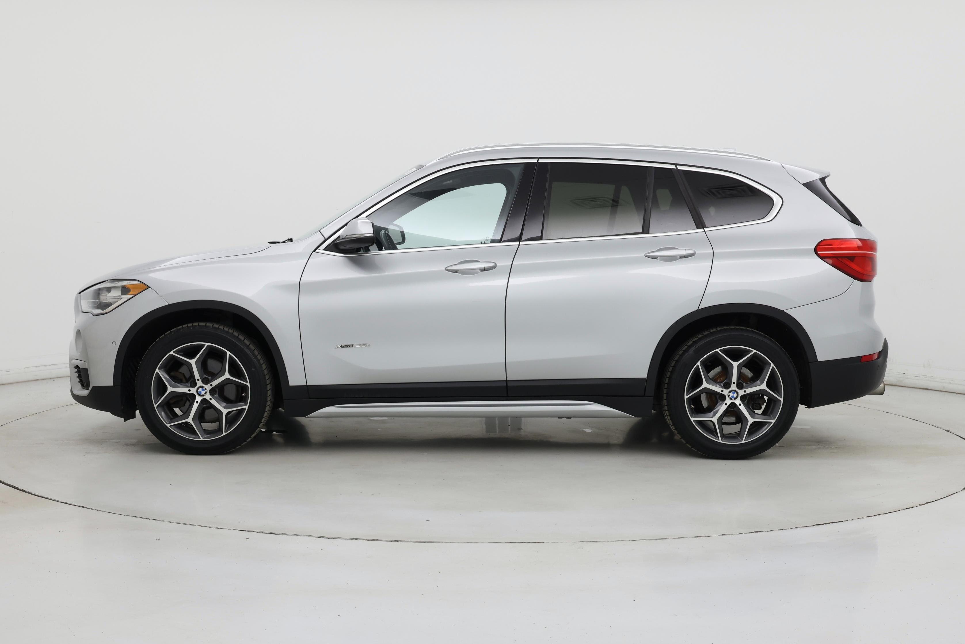 Thumbnail: 2017 BMW X1 - 3