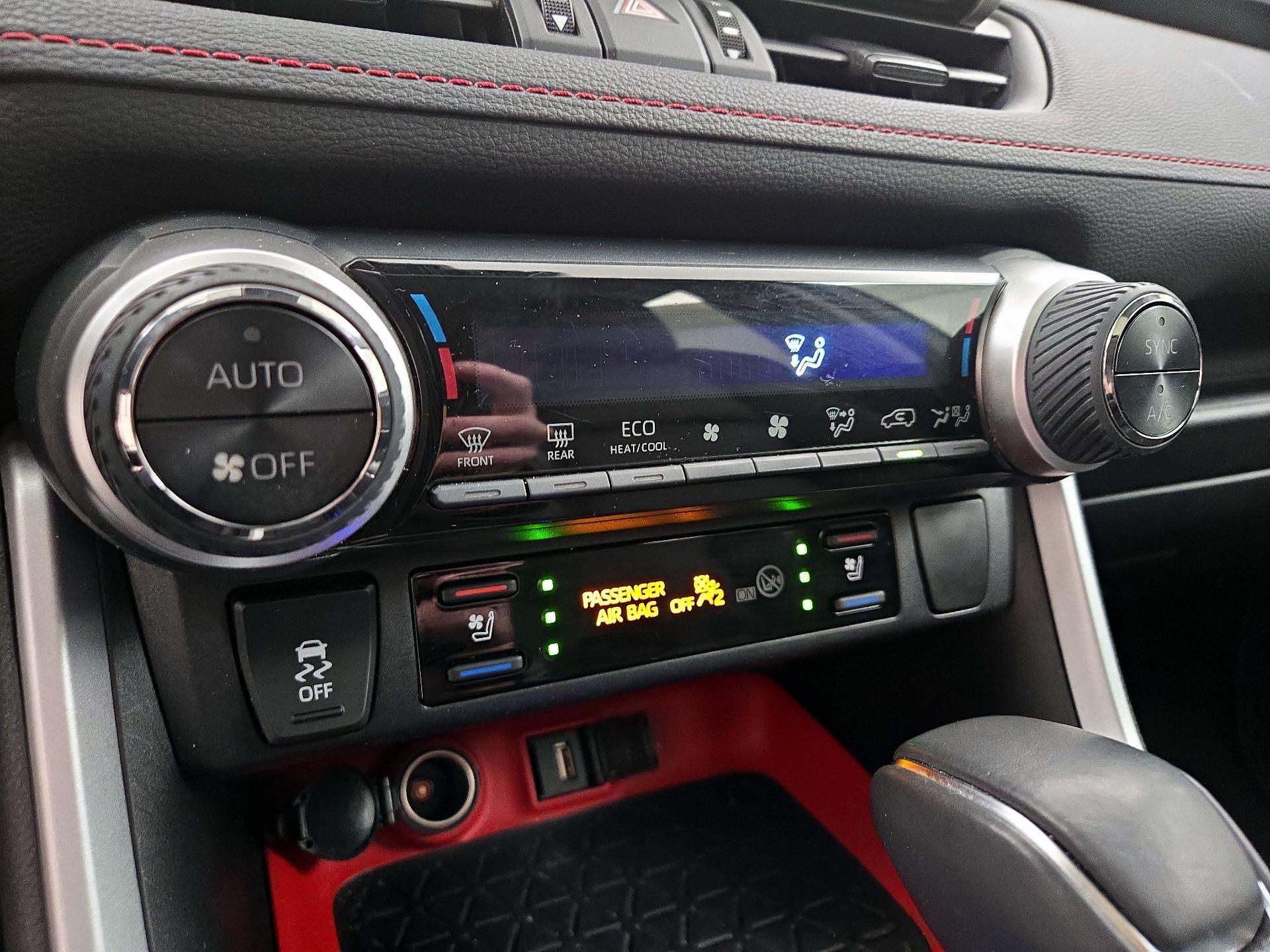 Thumbnail: 2020 Toyota RAV4 - 17