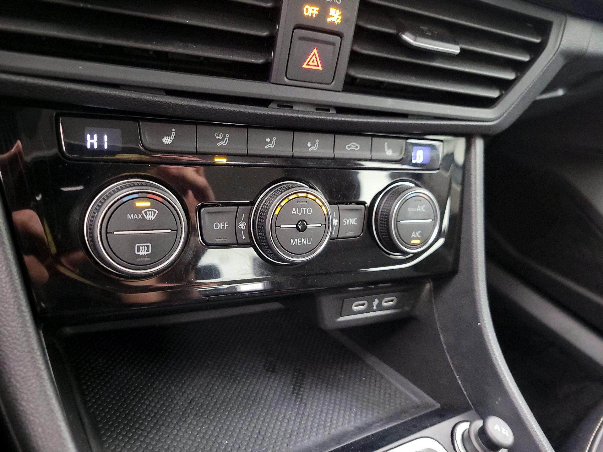 Thumbnail: 2024 Volkswagen Jetta - 16