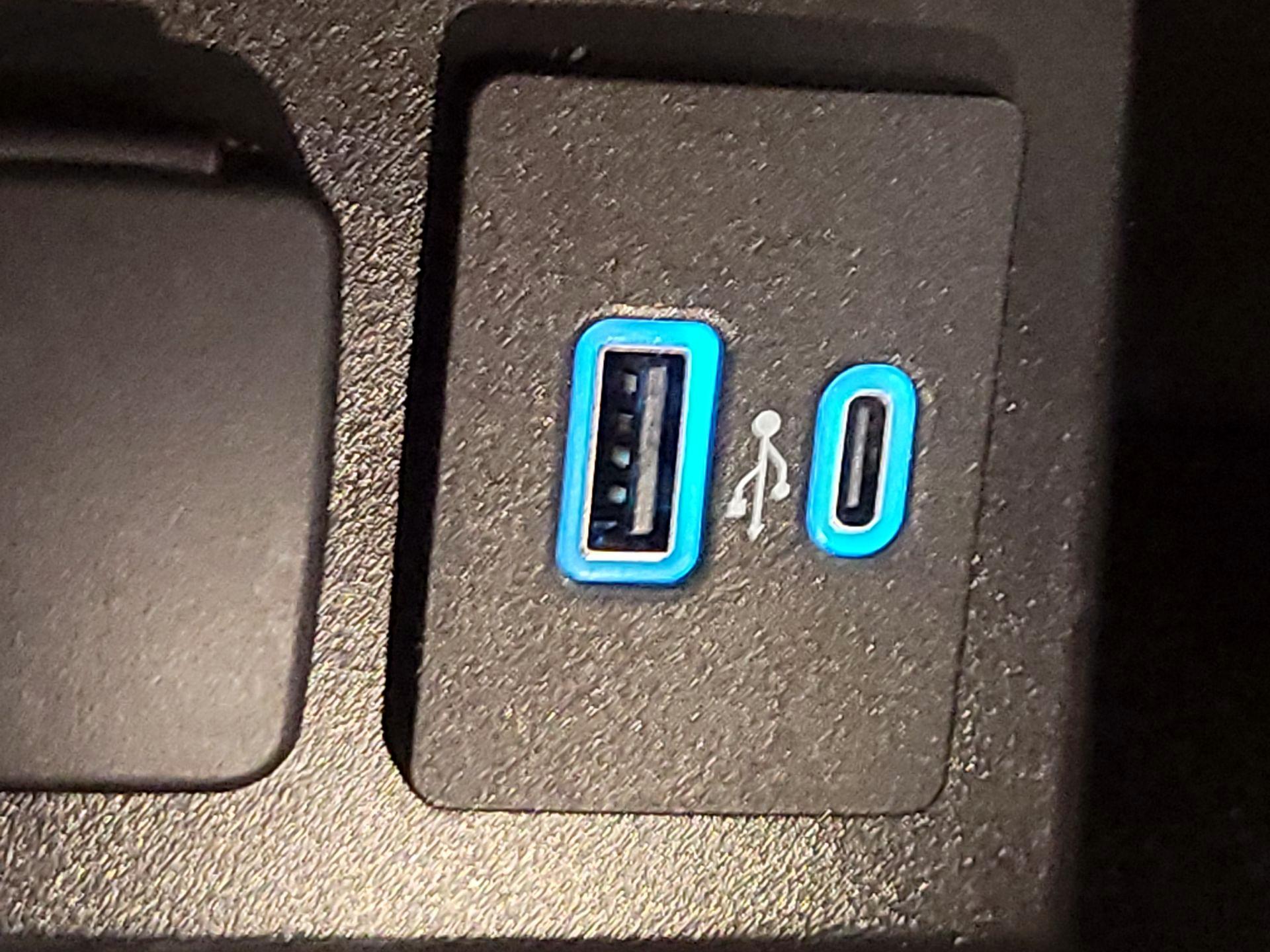 Thumbnail: 2022 Ford Explorer - 18