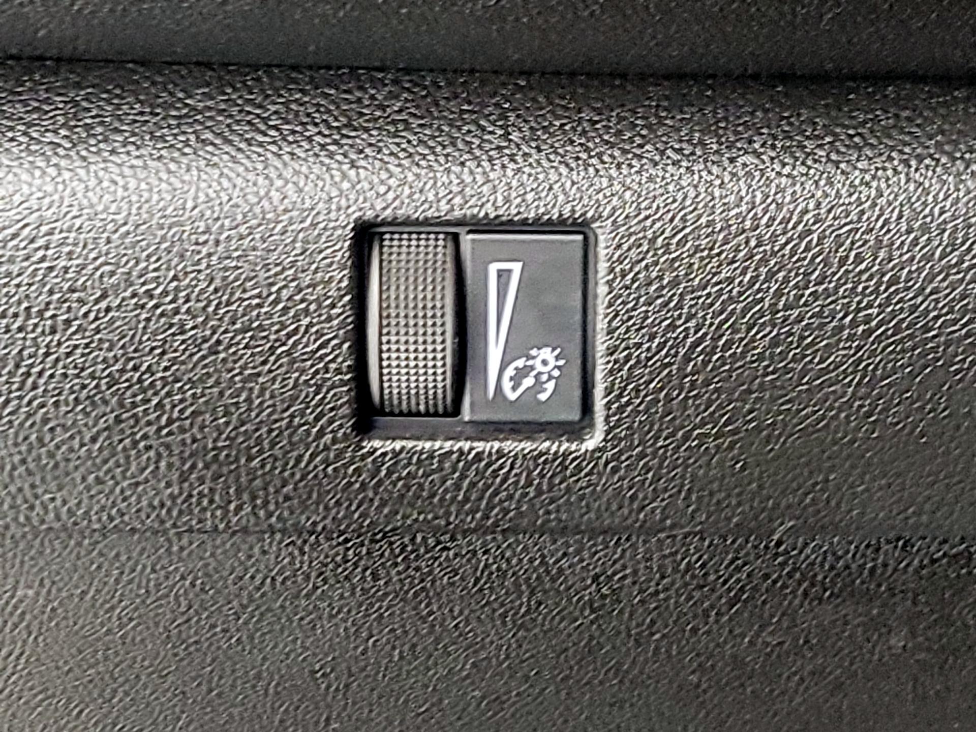 Thumbnail: 2023 Chevrolet Colorado - 13