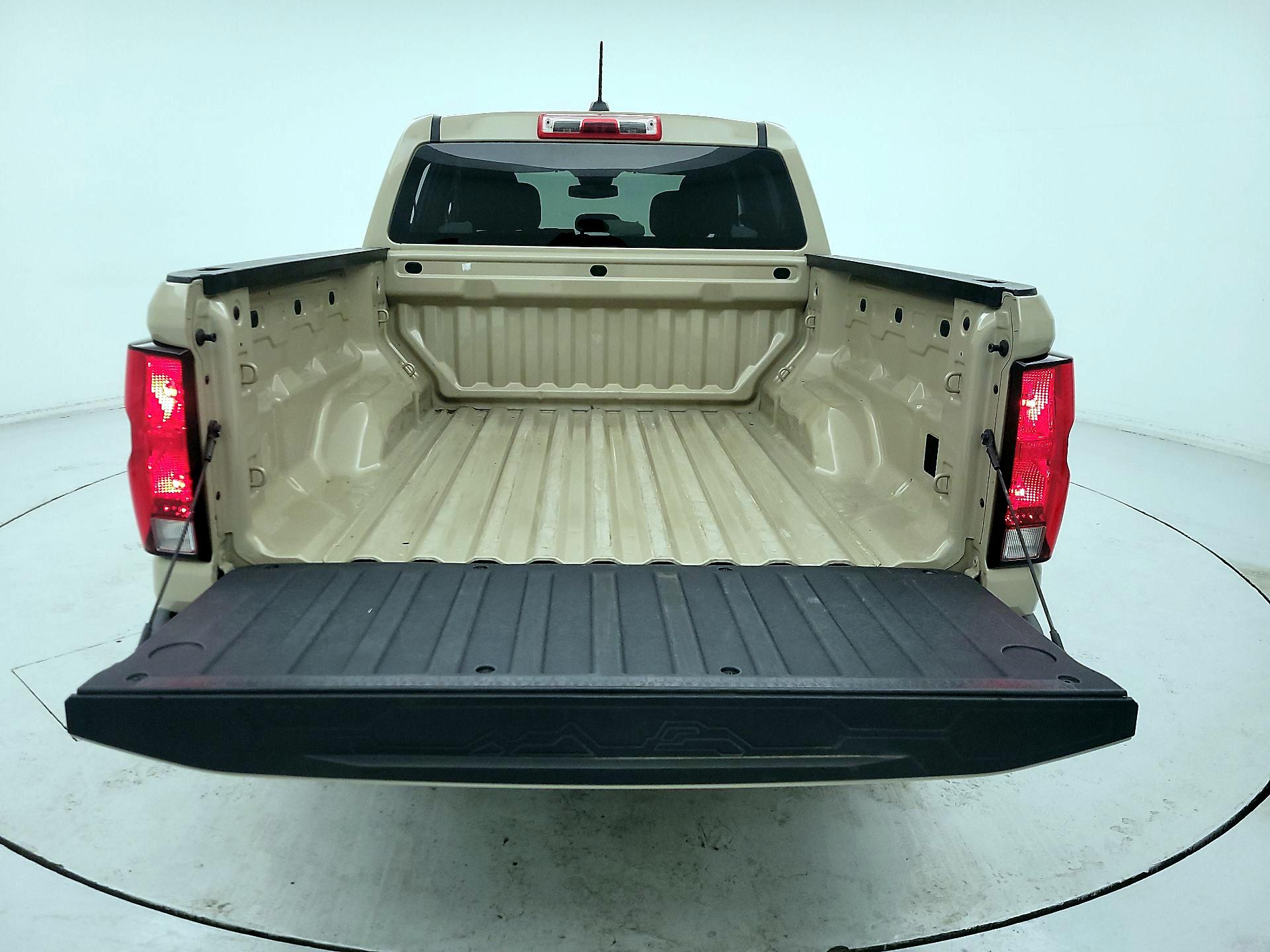 Thumbnail: 2023 Chevrolet Colorado - 20