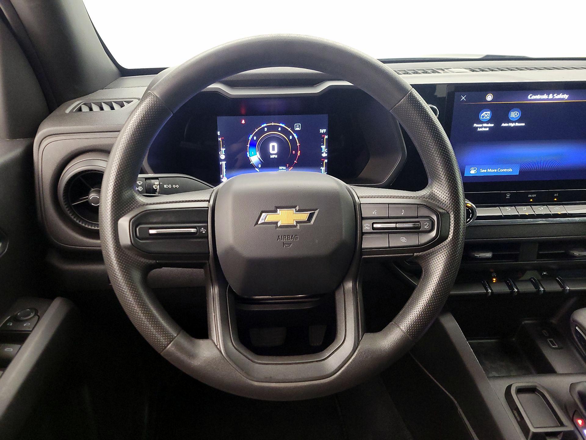 Thumbnail: 2023 Chevrolet Colorado - 10