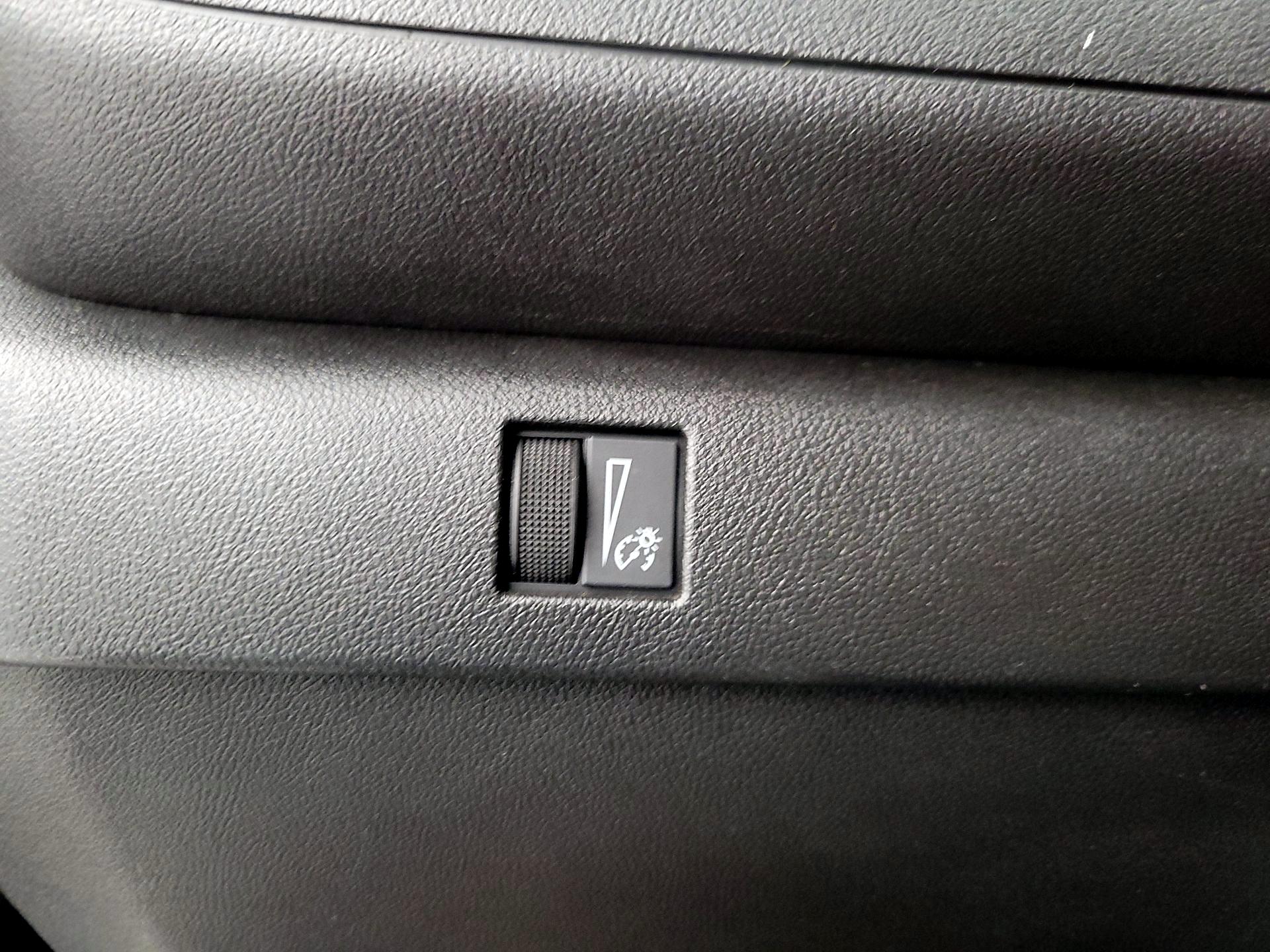 Thumbnail: 2023 Chevrolet Colorado - 13