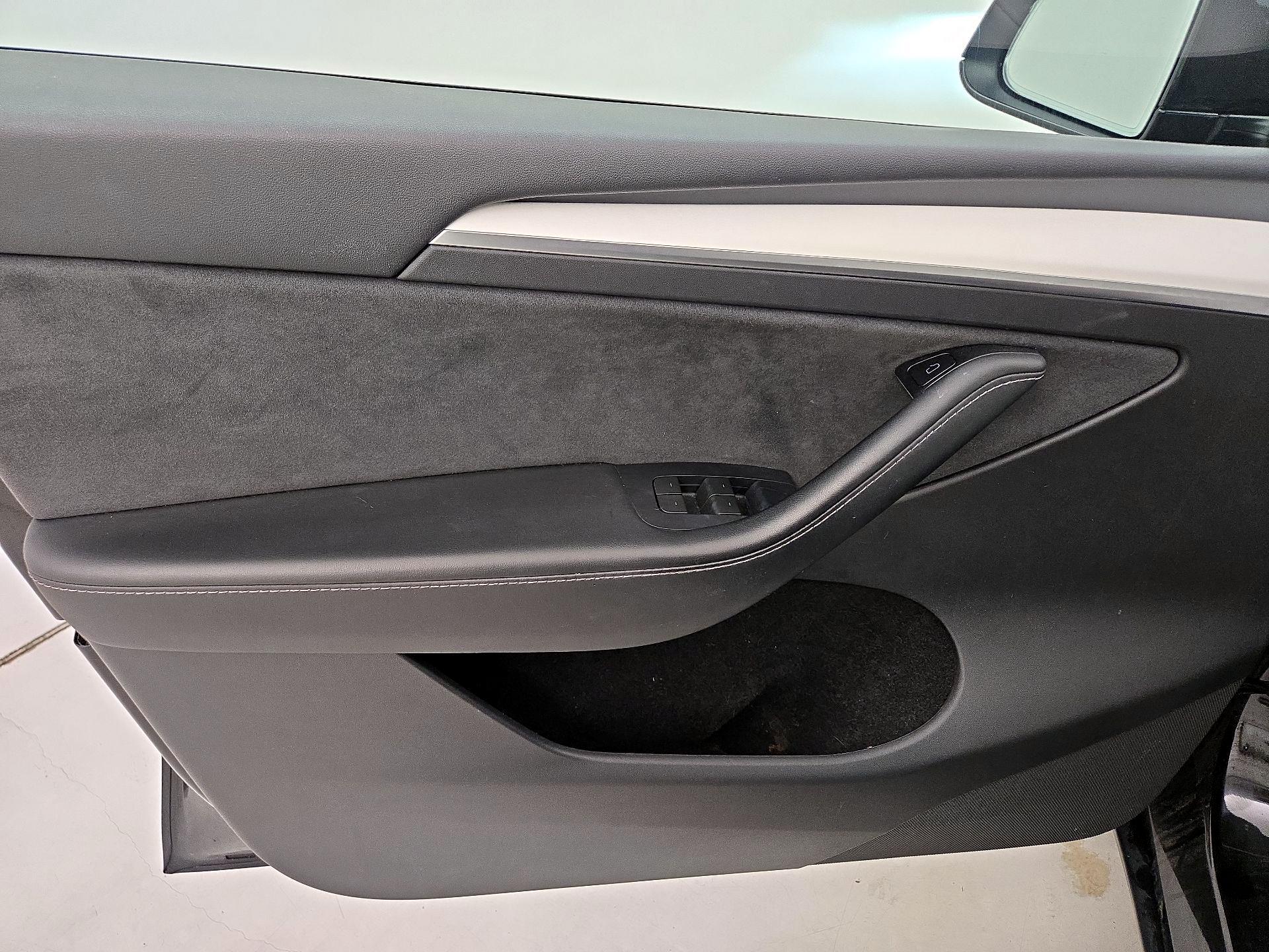 Thumbnail: 2023 Tesla Model Y - 12