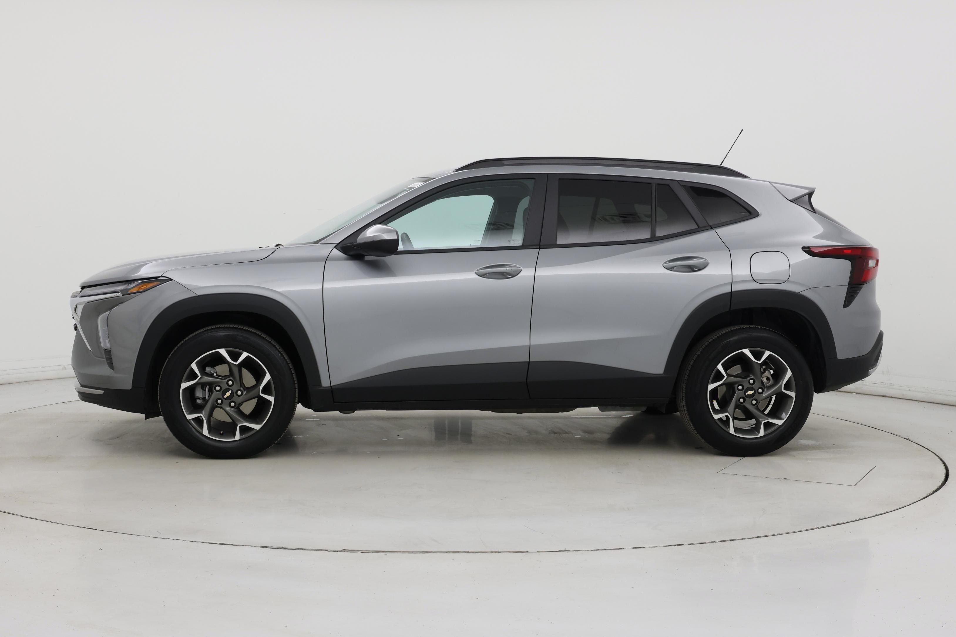 Thumbnail: 2024 Chevrolet Trax - 3