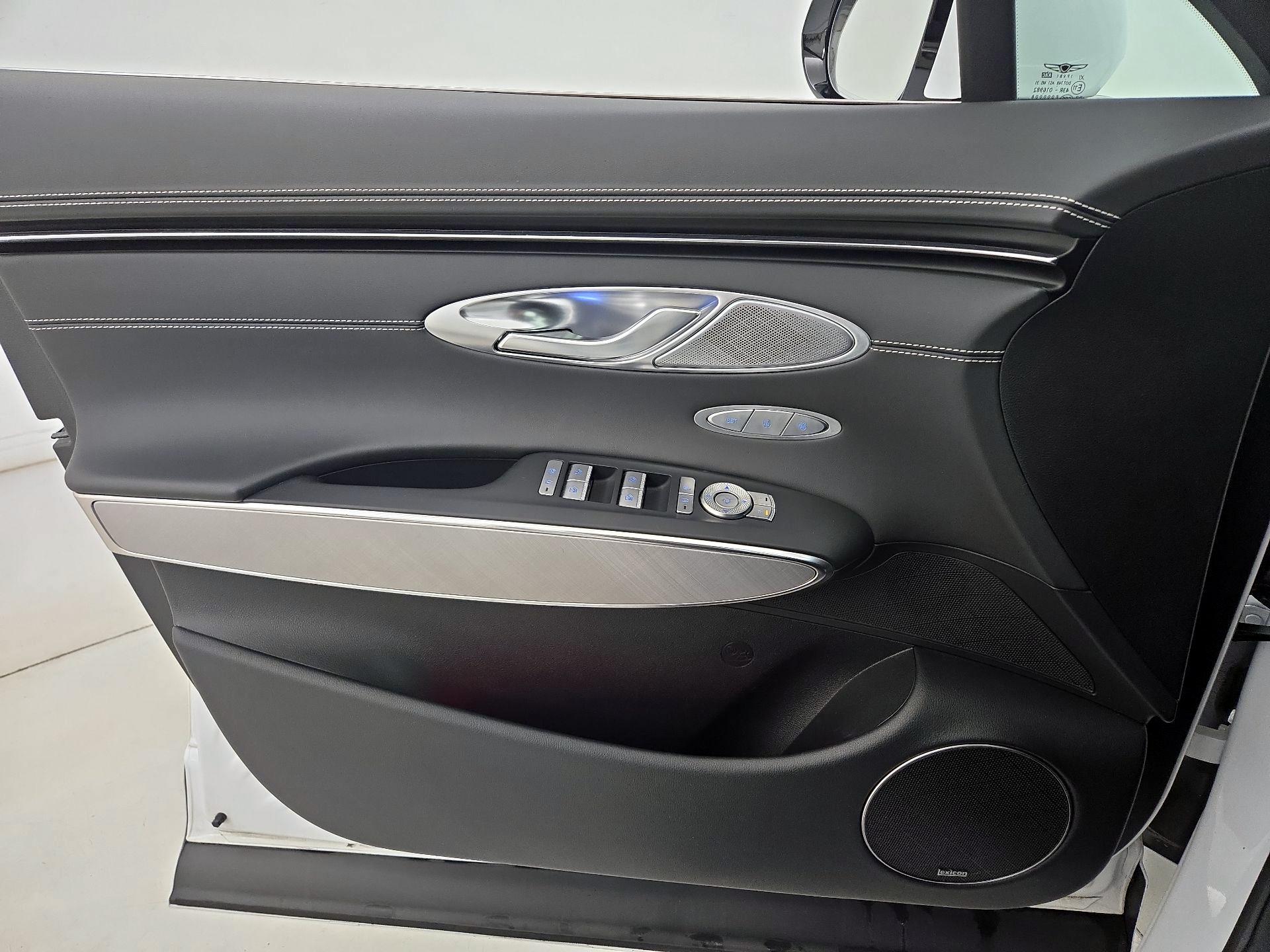 Thumbnail: 2024 Genesis GV70 - 12