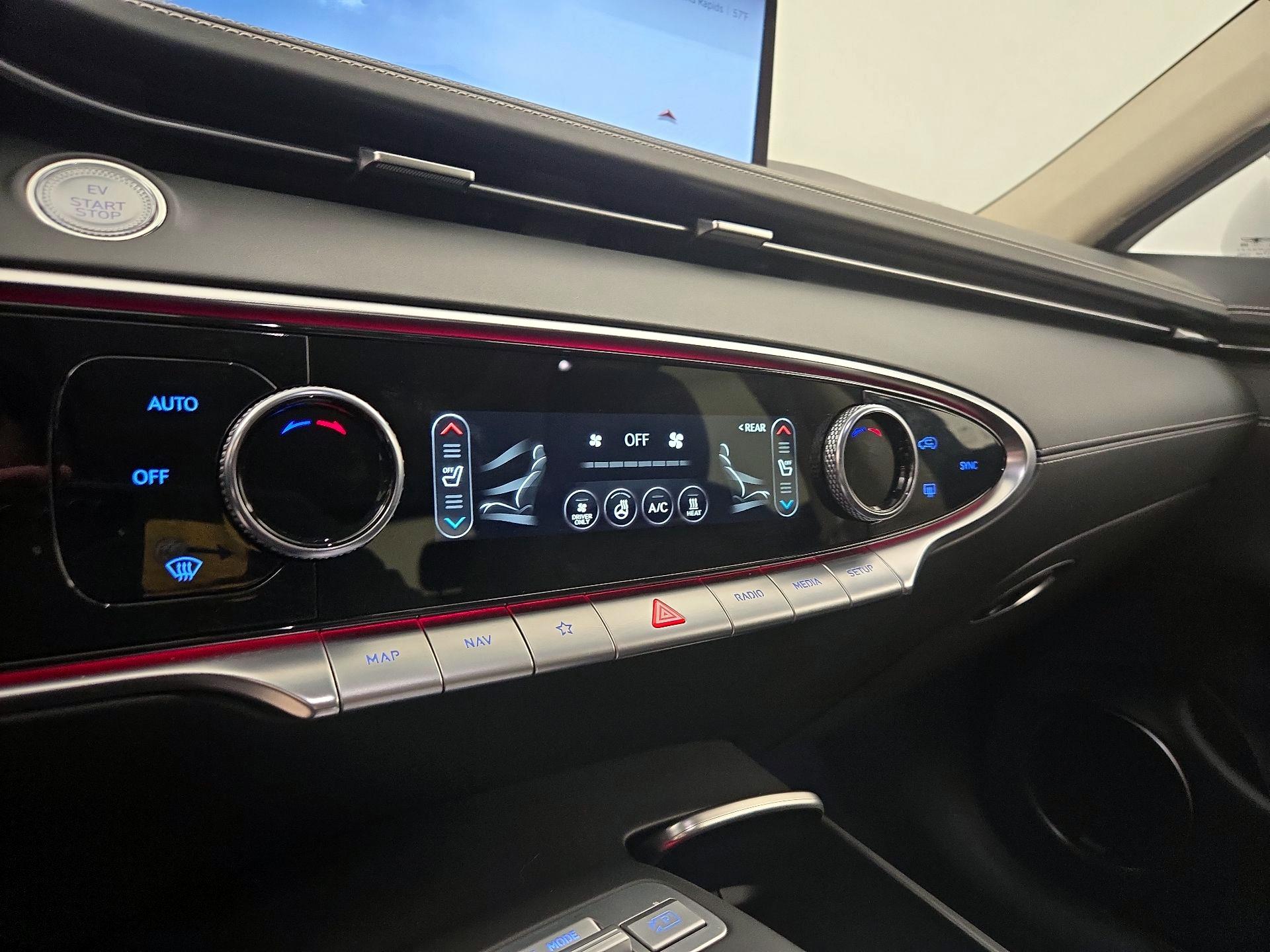 Thumbnail: 2024 Genesis GV70 - 17