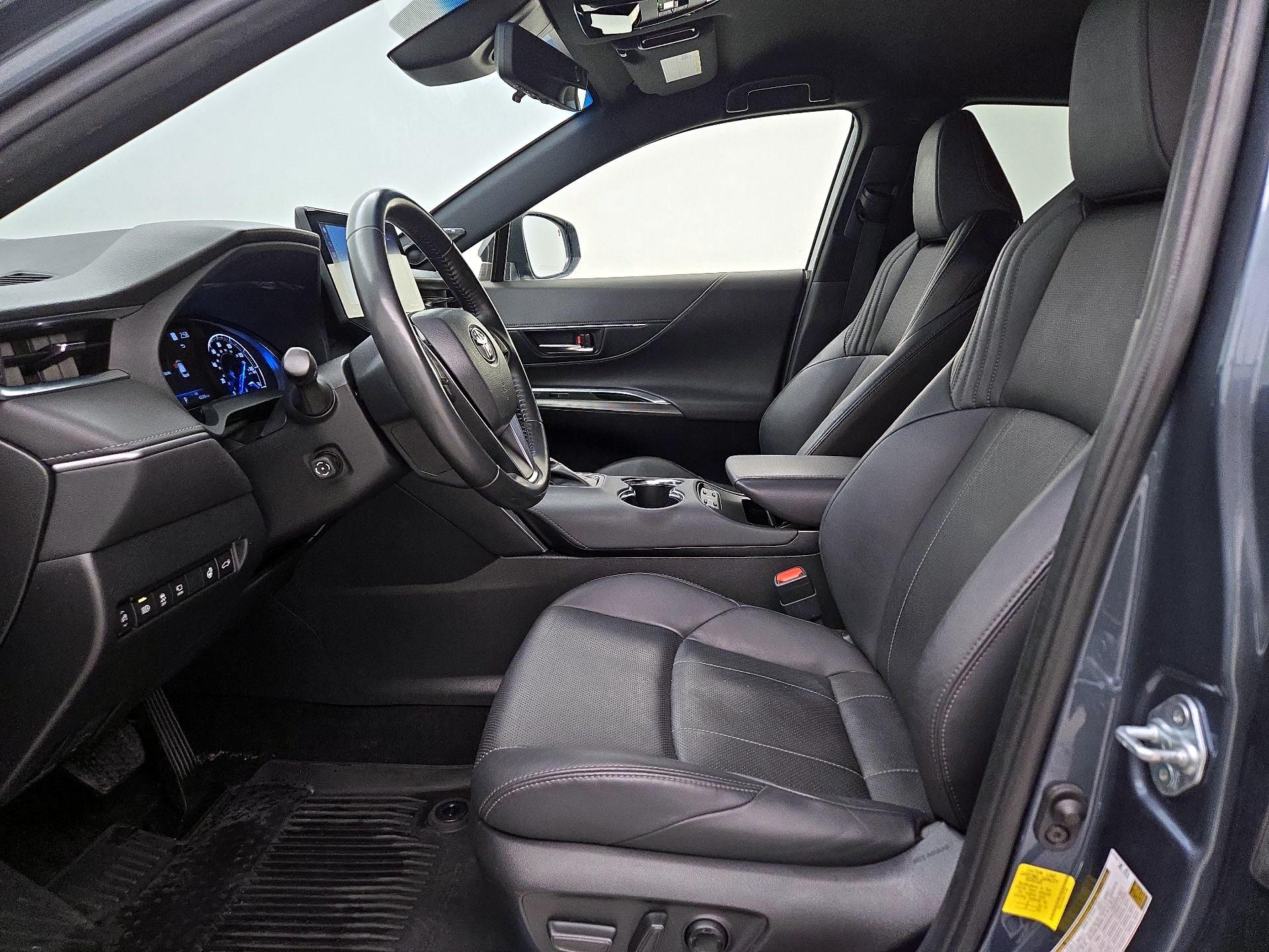 Thumbnail: 2022 Toyota Venza - 11