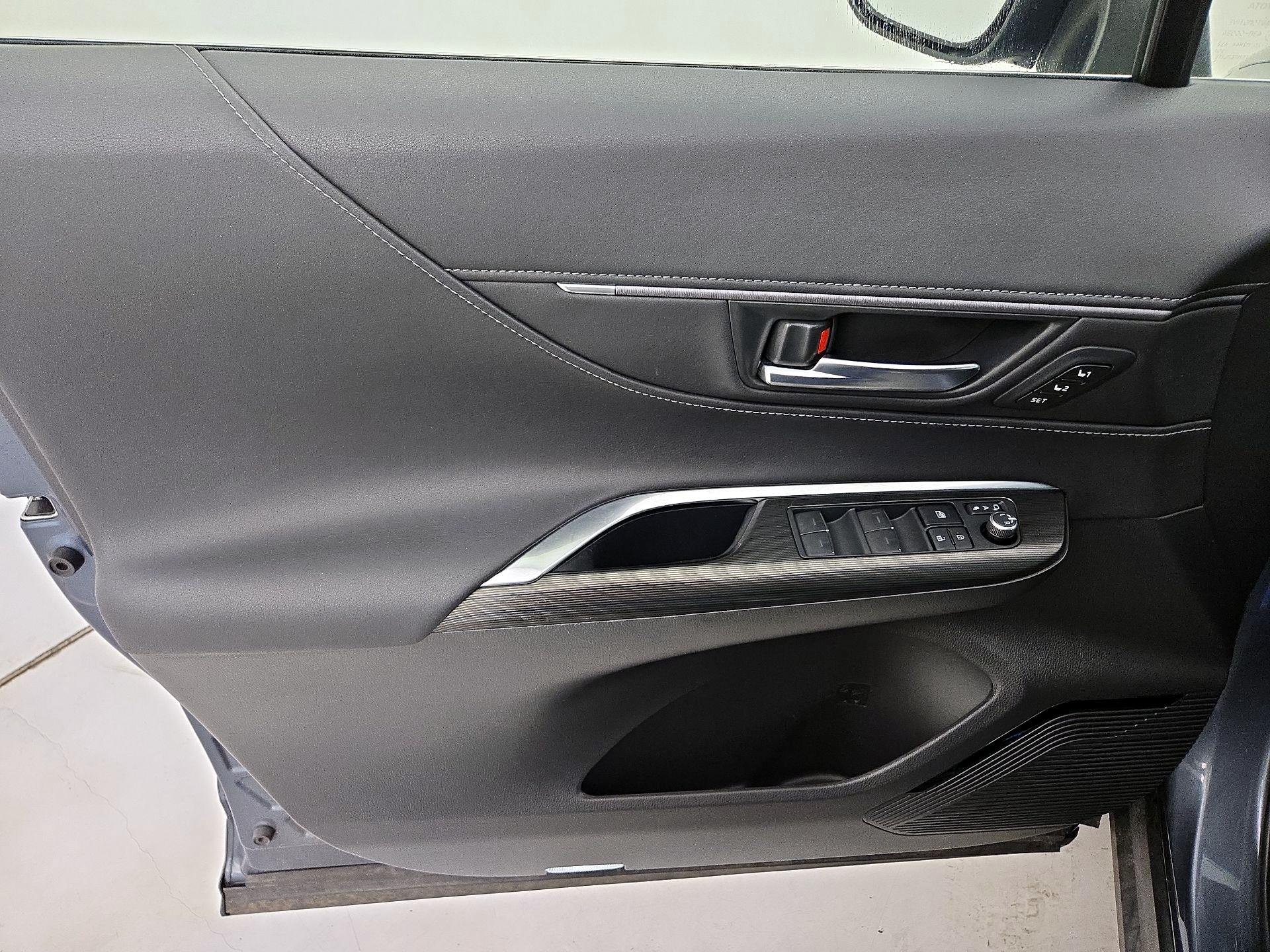 Thumbnail: 2022 Toyota Venza - 12