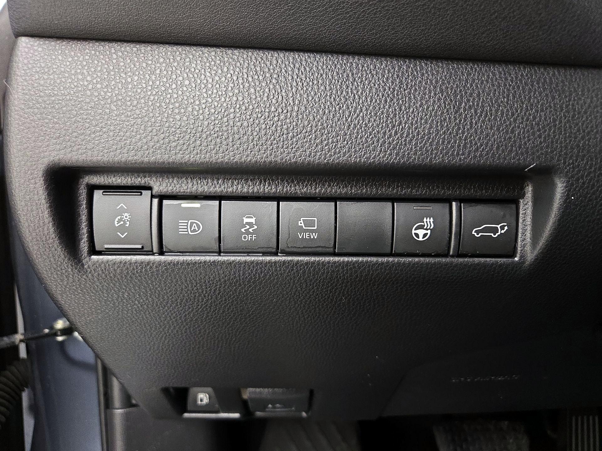 Thumbnail: 2022 Toyota Venza - 13