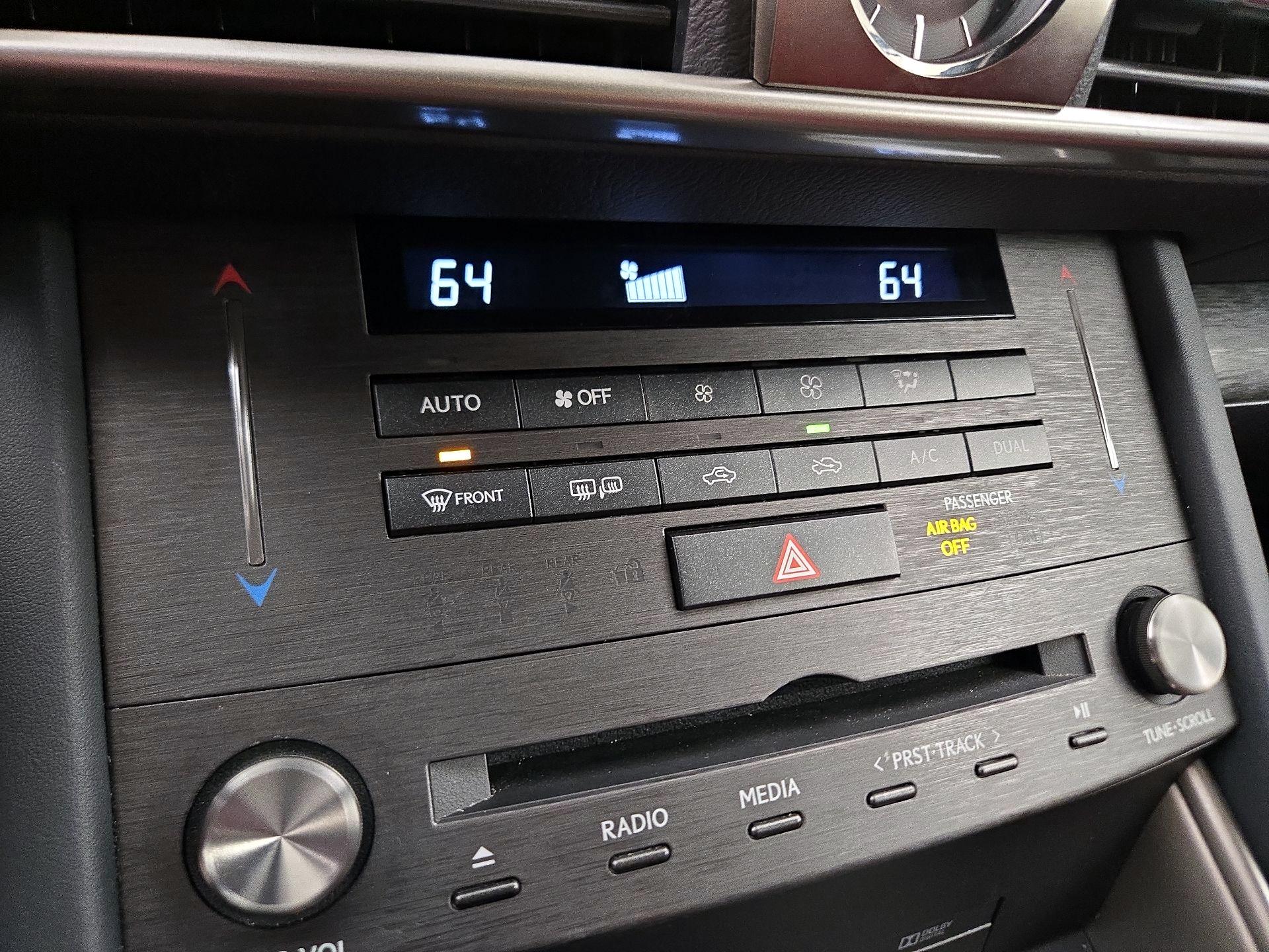 Thumbnail: 2020 Lexus IS - 17