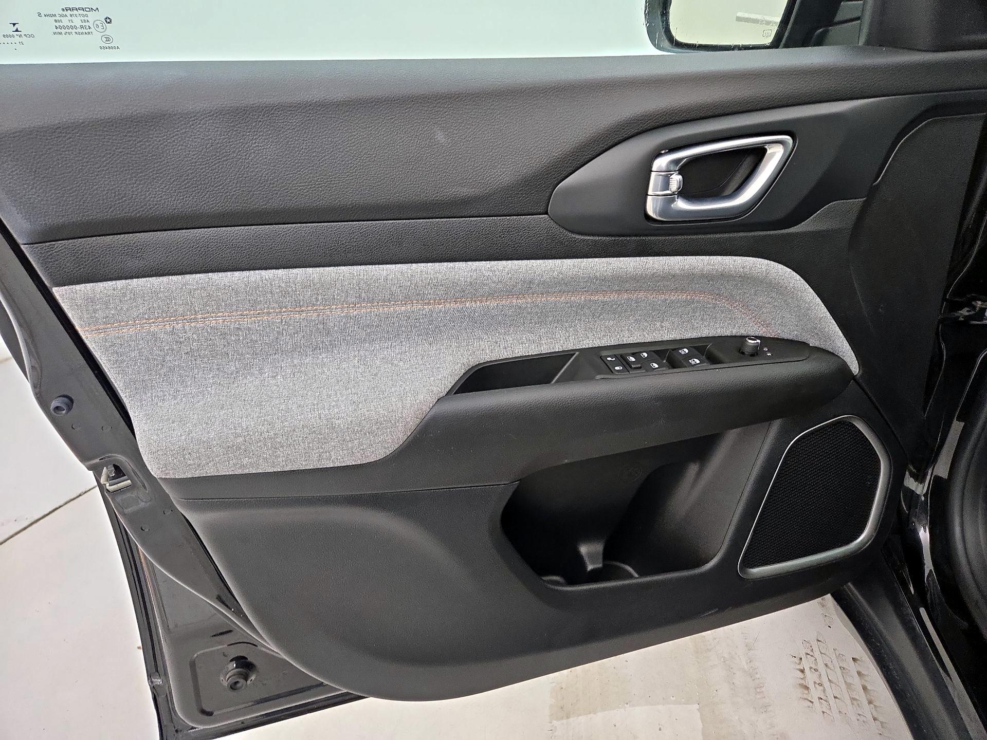 Thumbnail: 2022 Jeep Compass - 12