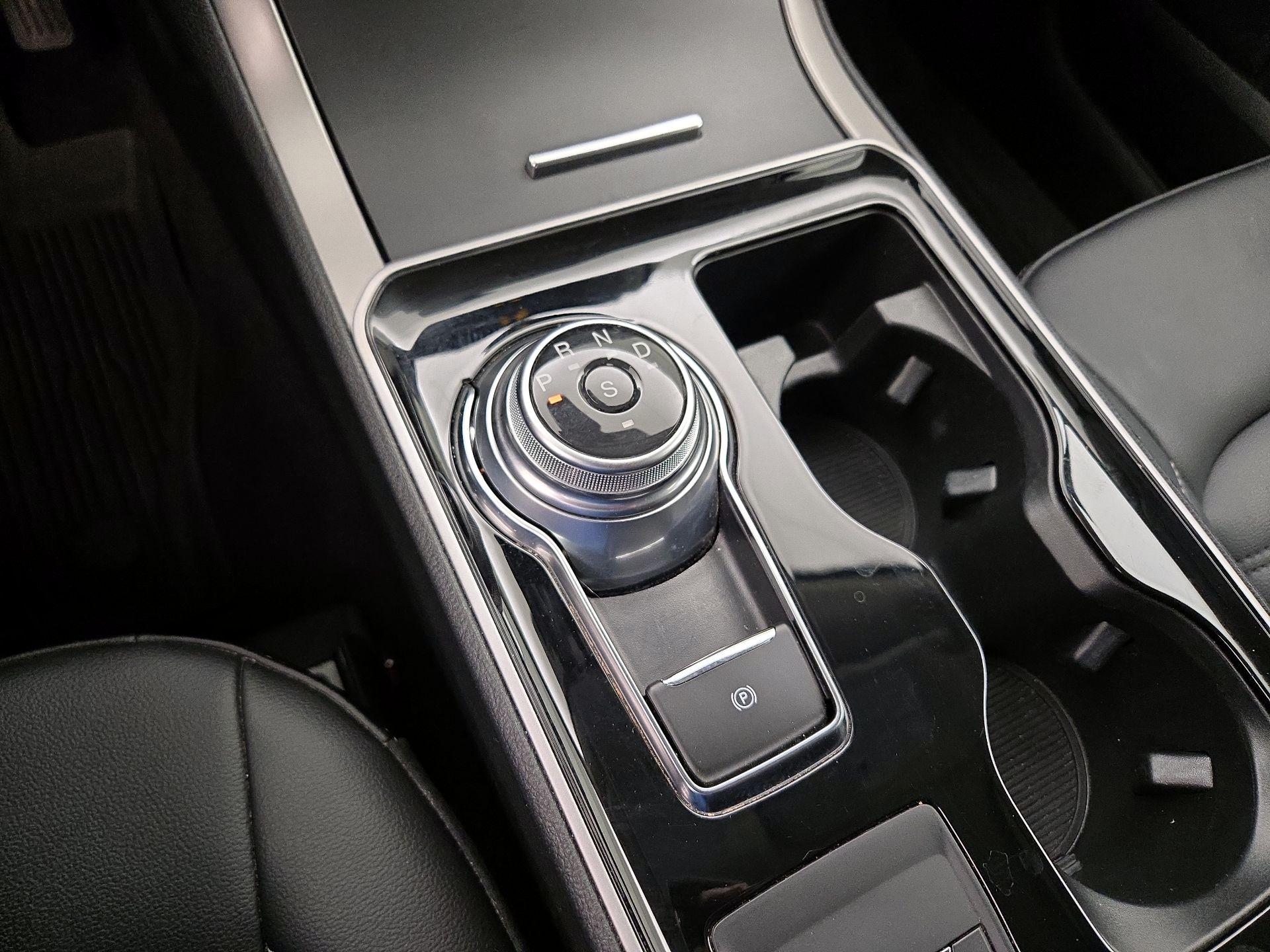 Thumbnail: 2020 Ford Edge - 17