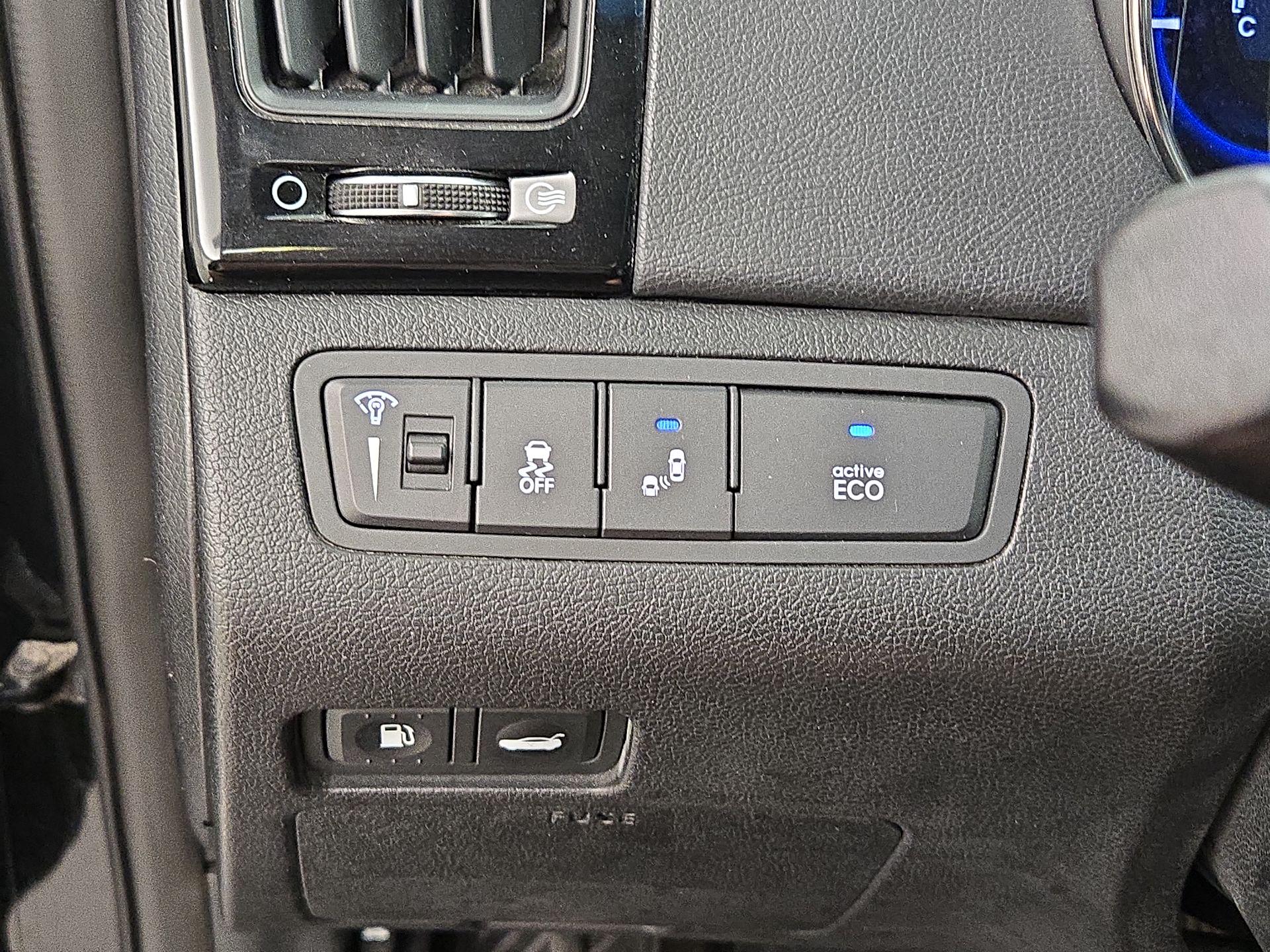 Thumbnail: 2014 Hyundai Sonata - 13