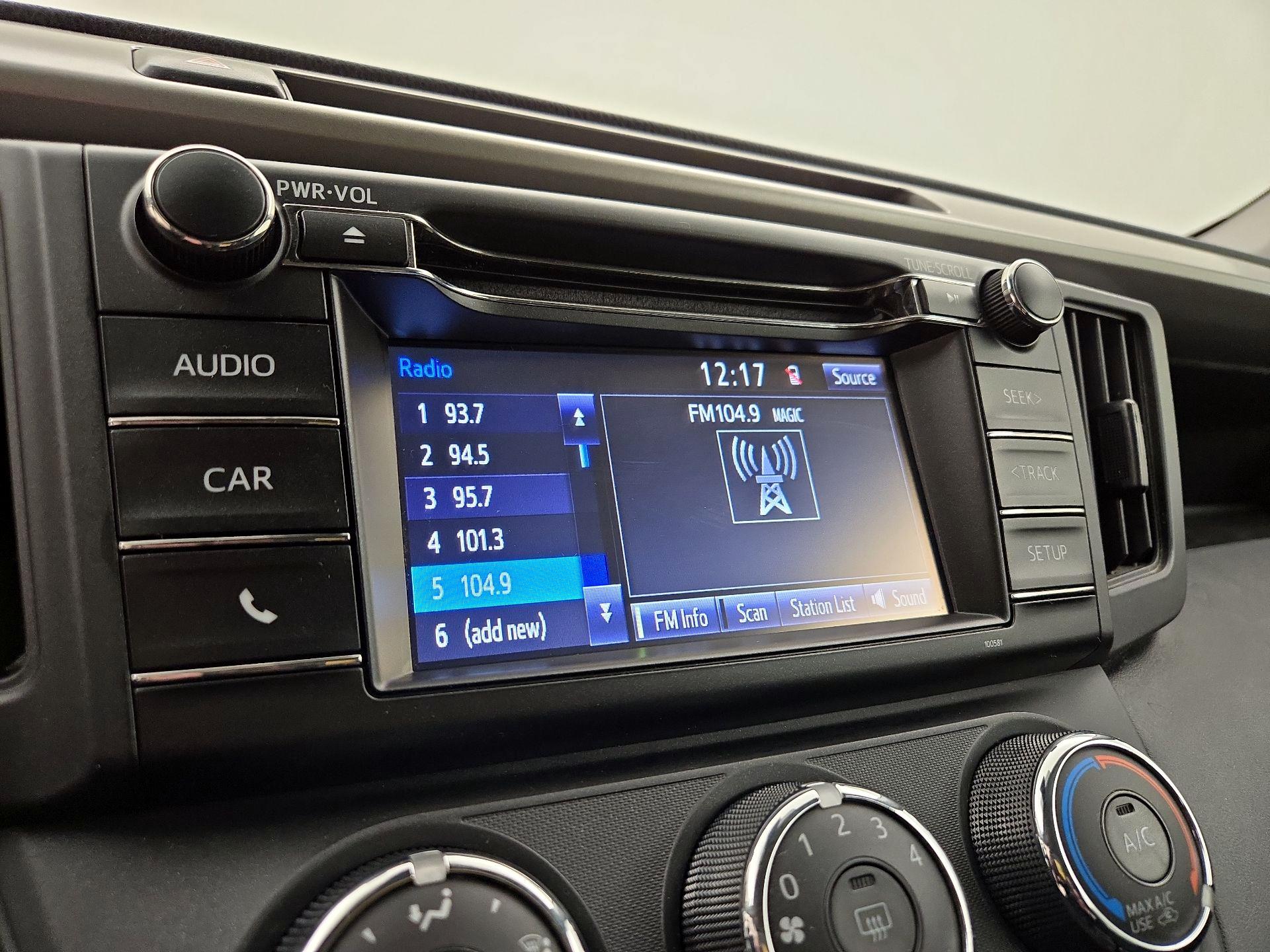 Thumbnail: 2018 Toyota RAV4 - 15