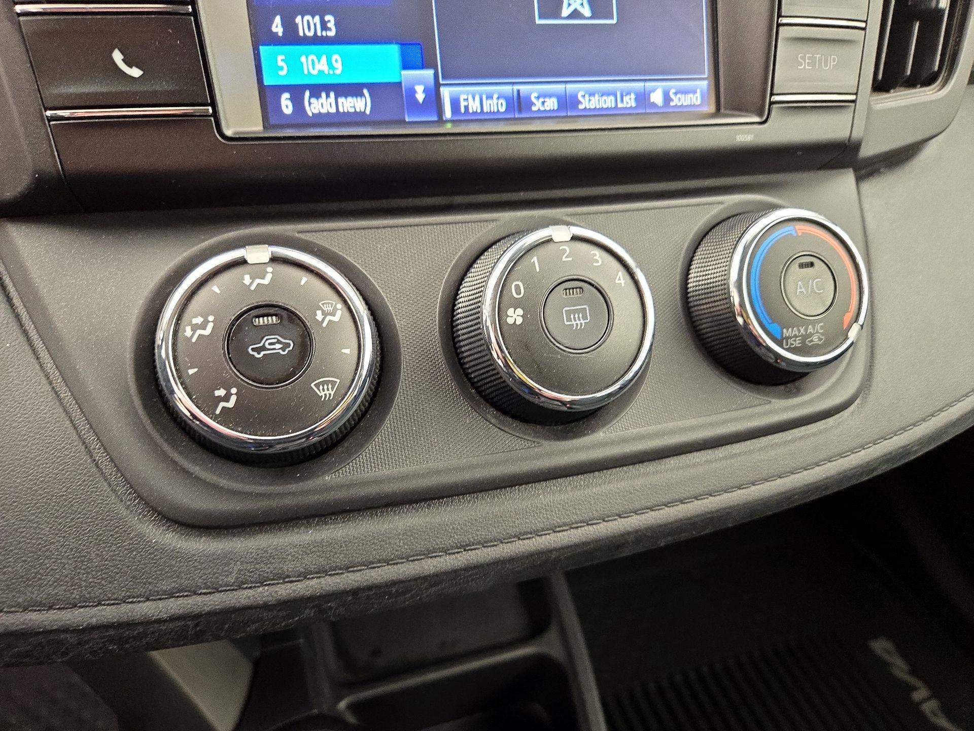 Thumbnail: 2018 Toyota RAV4 - 16