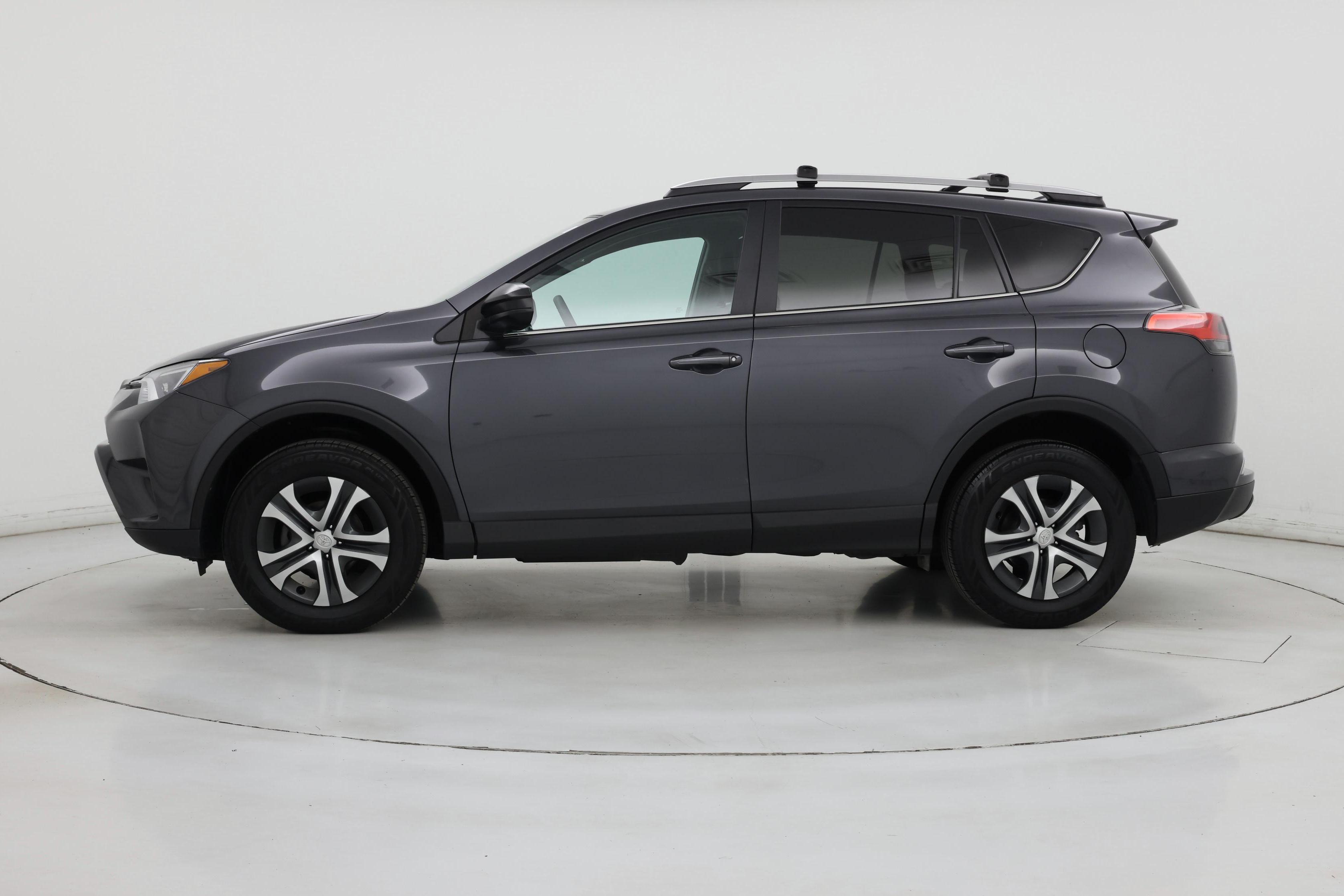 Thumbnail: 2018 Toyota RAV4 - 3