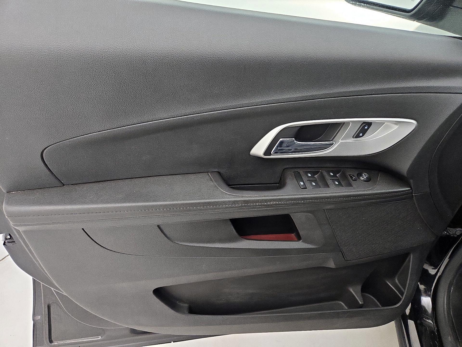 Thumbnail: 2017 Chevrolet Equinox - 12