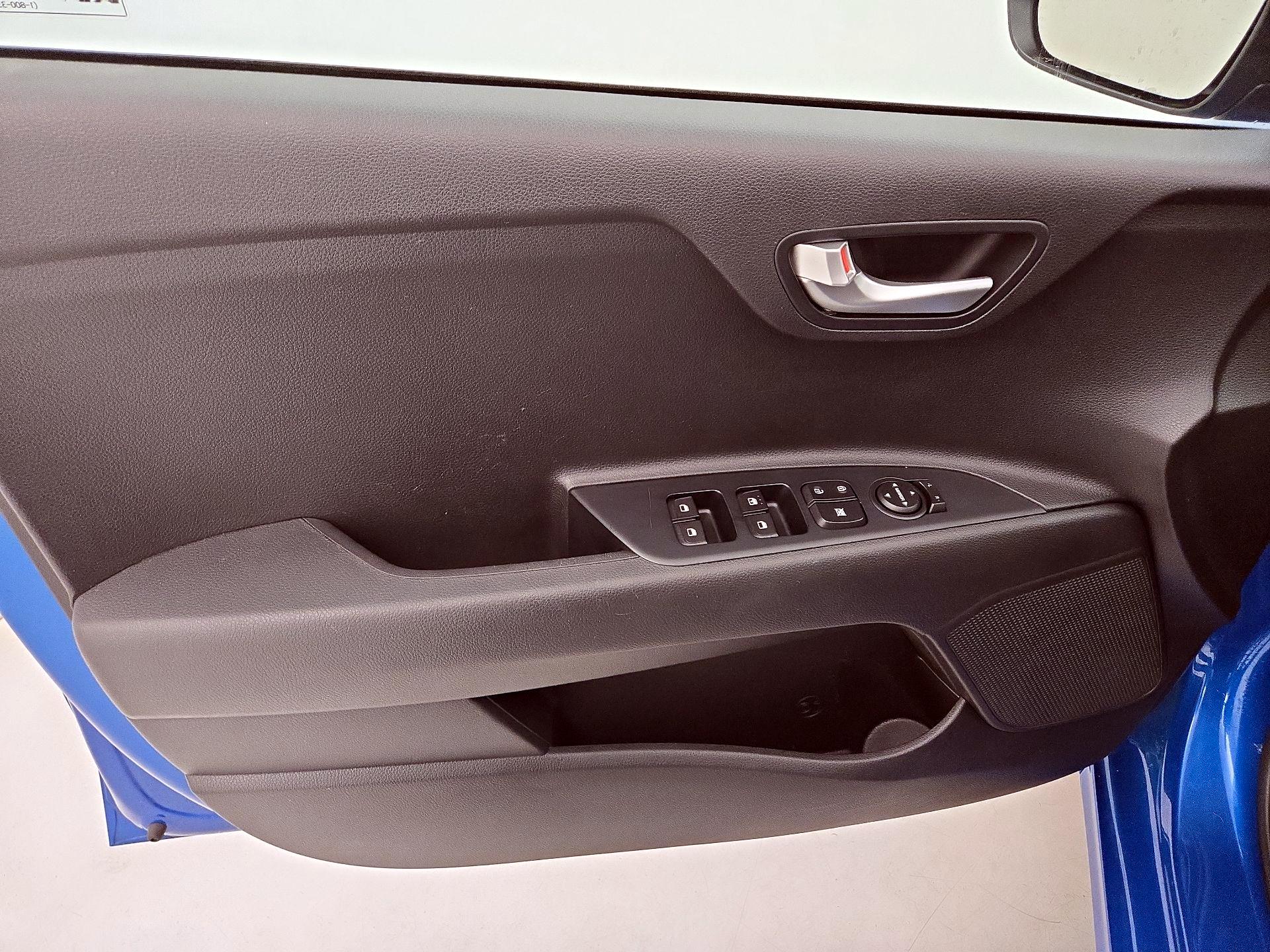 Thumbnail: 2022 Kia Rio - 12