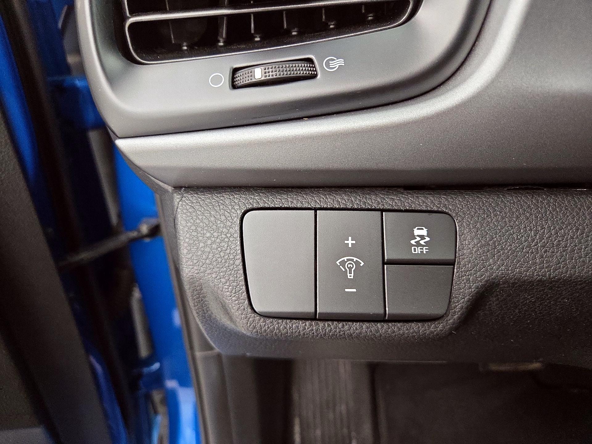 Thumbnail: 2022 Kia Rio - 13