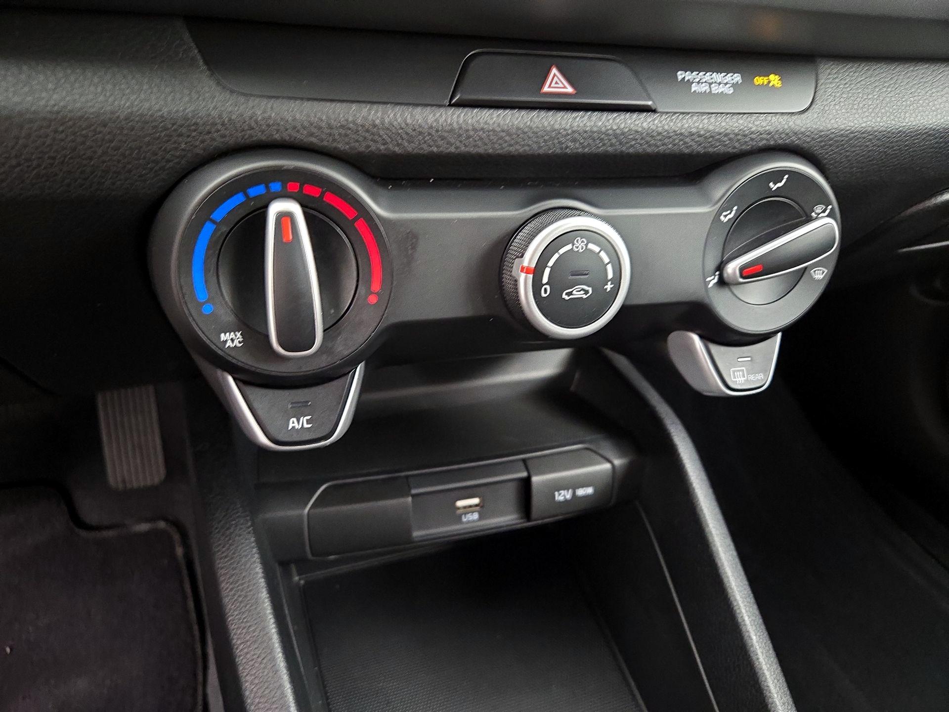 Thumbnail: 2022 Kia Rio - 16