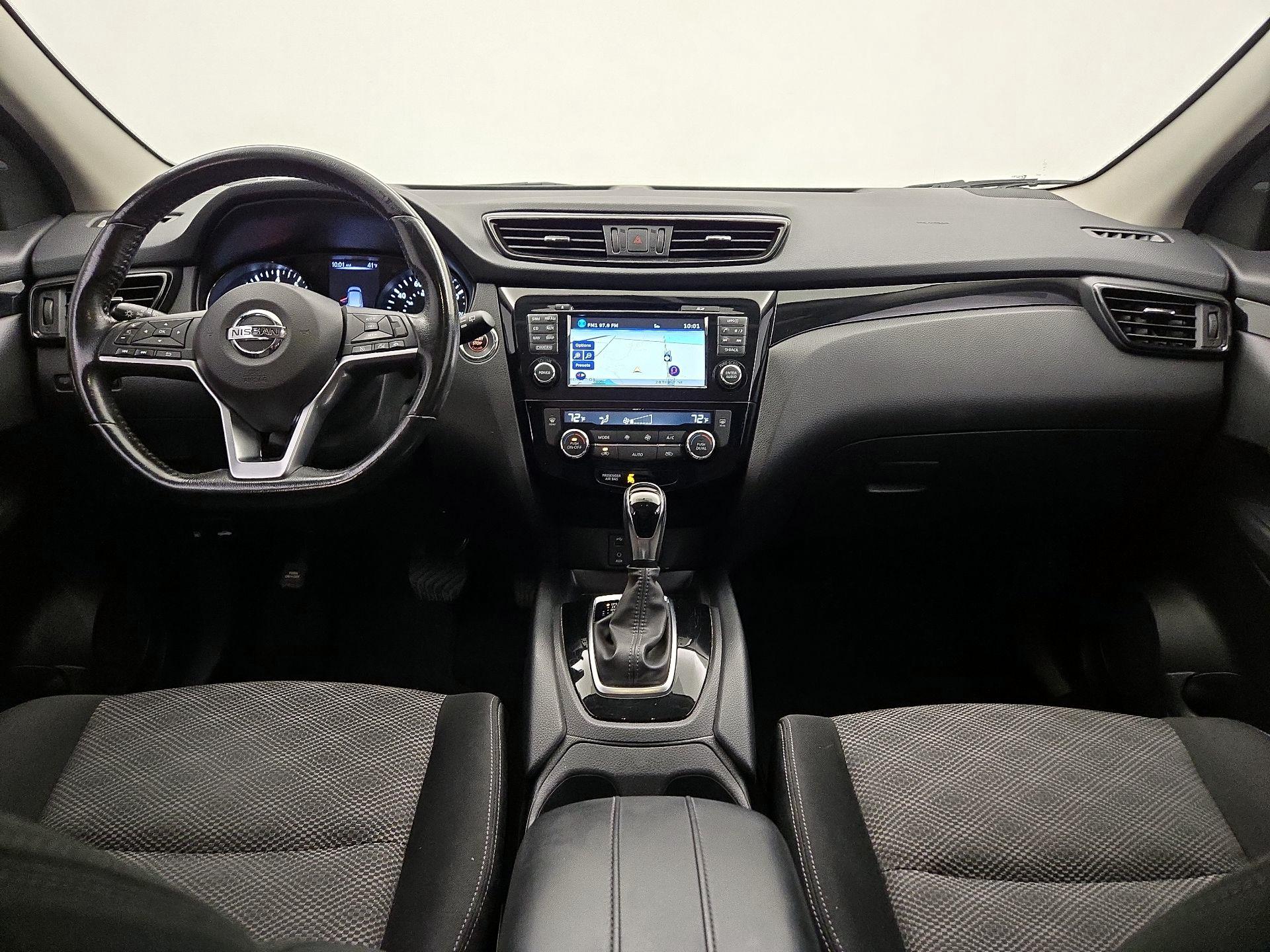 Thumbnail: 2017 Nissan Rogue Sport - 9