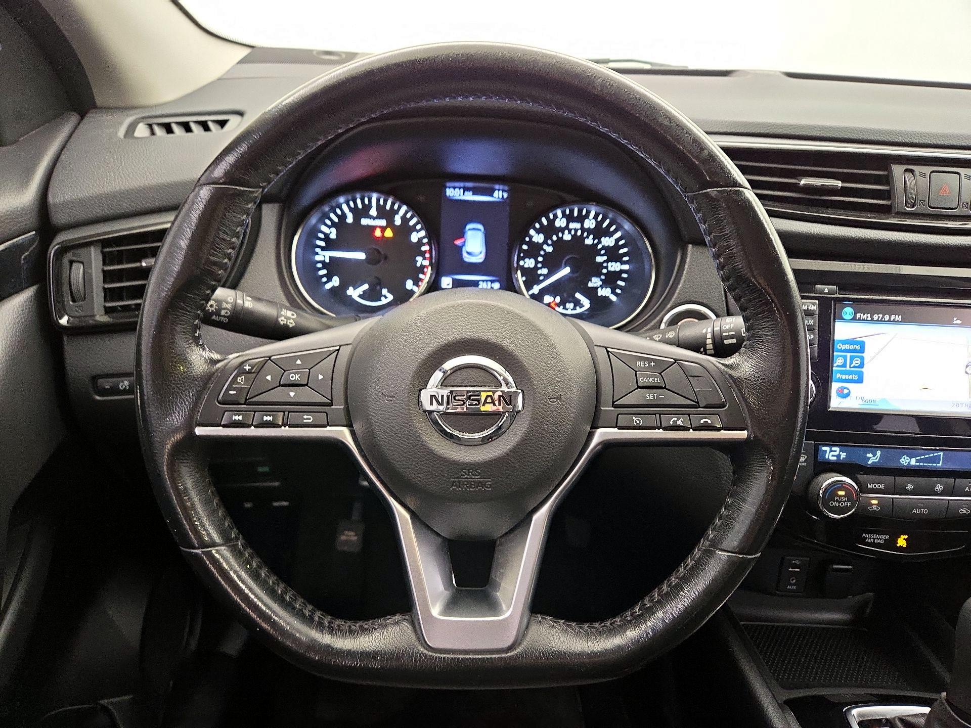 Thumbnail: 2017 Nissan Rogue Sport - 10