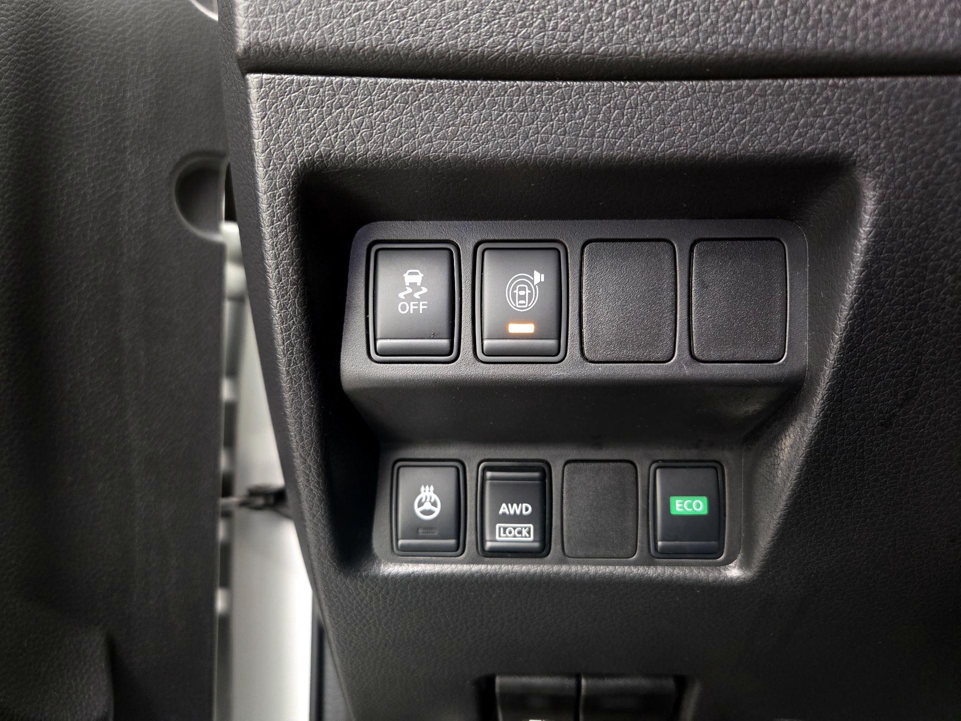 Thumbnail: 2017 Nissan Rogue Sport - 13