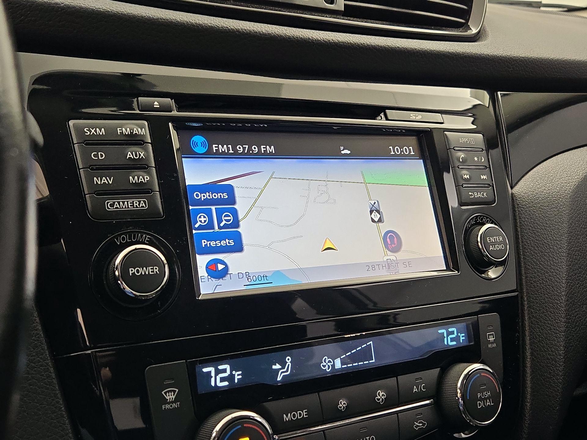 Thumbnail: 2017 Nissan Rogue Sport - 14