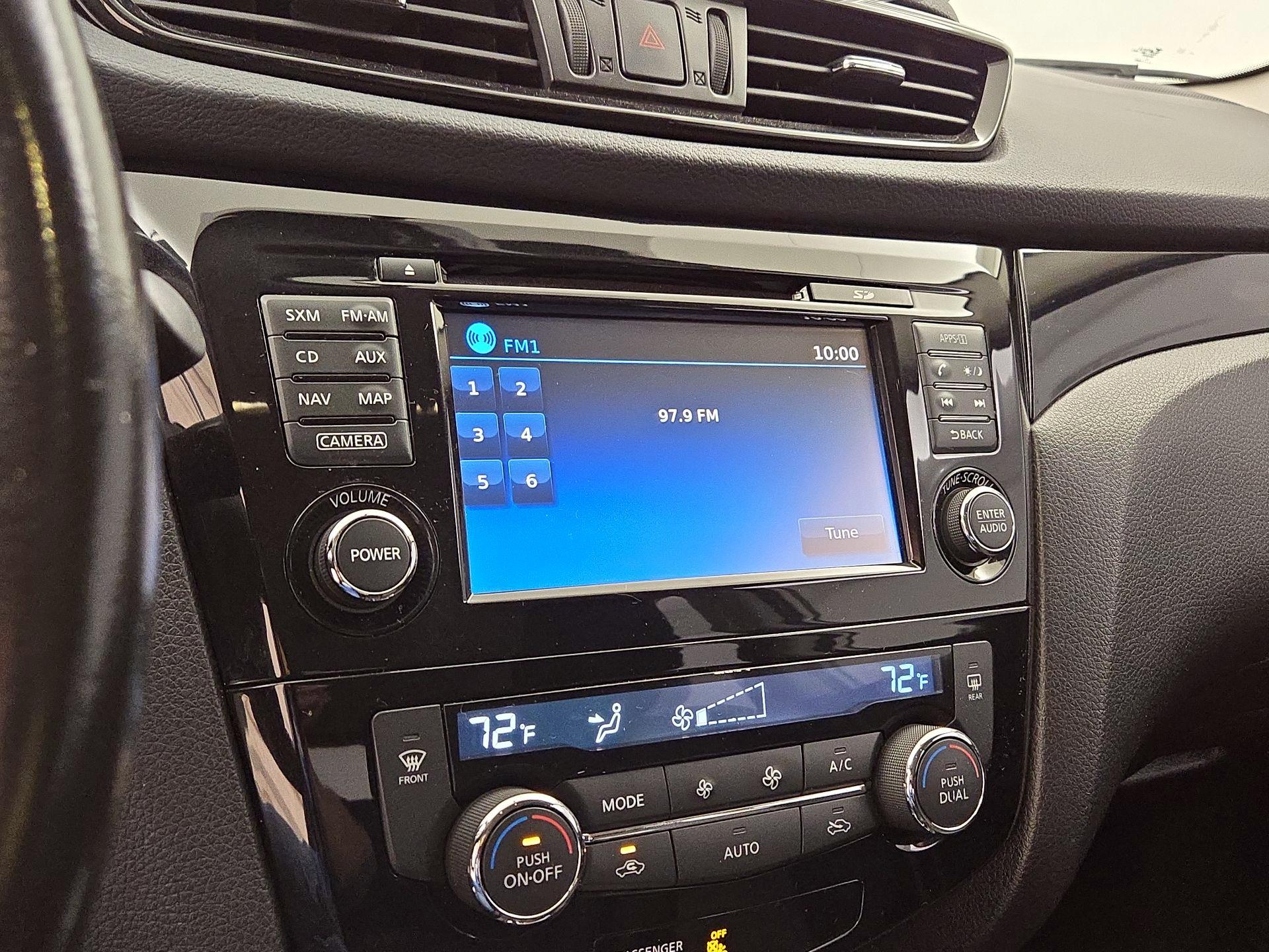 Thumbnail: 2017 Nissan Rogue Sport - 16