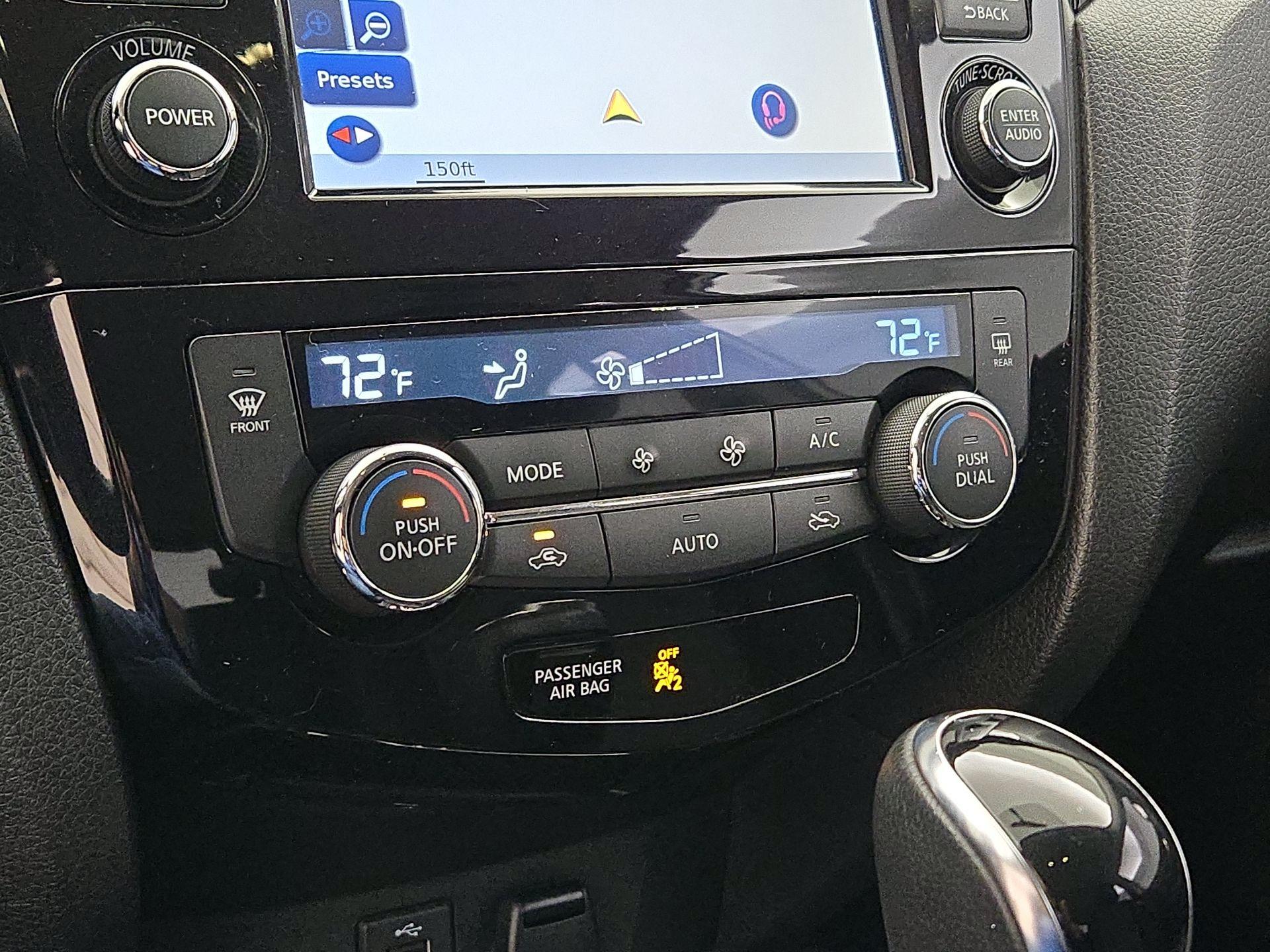 Thumbnail: 2017 Nissan Rogue Sport - 17