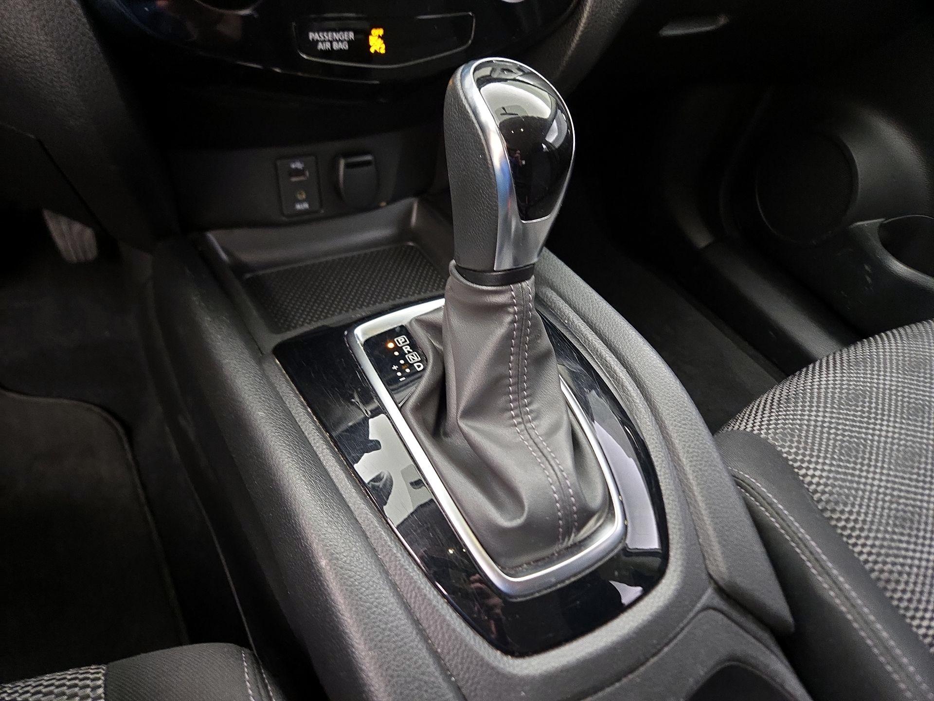 Thumbnail: 2017 Nissan Rogue Sport - 18