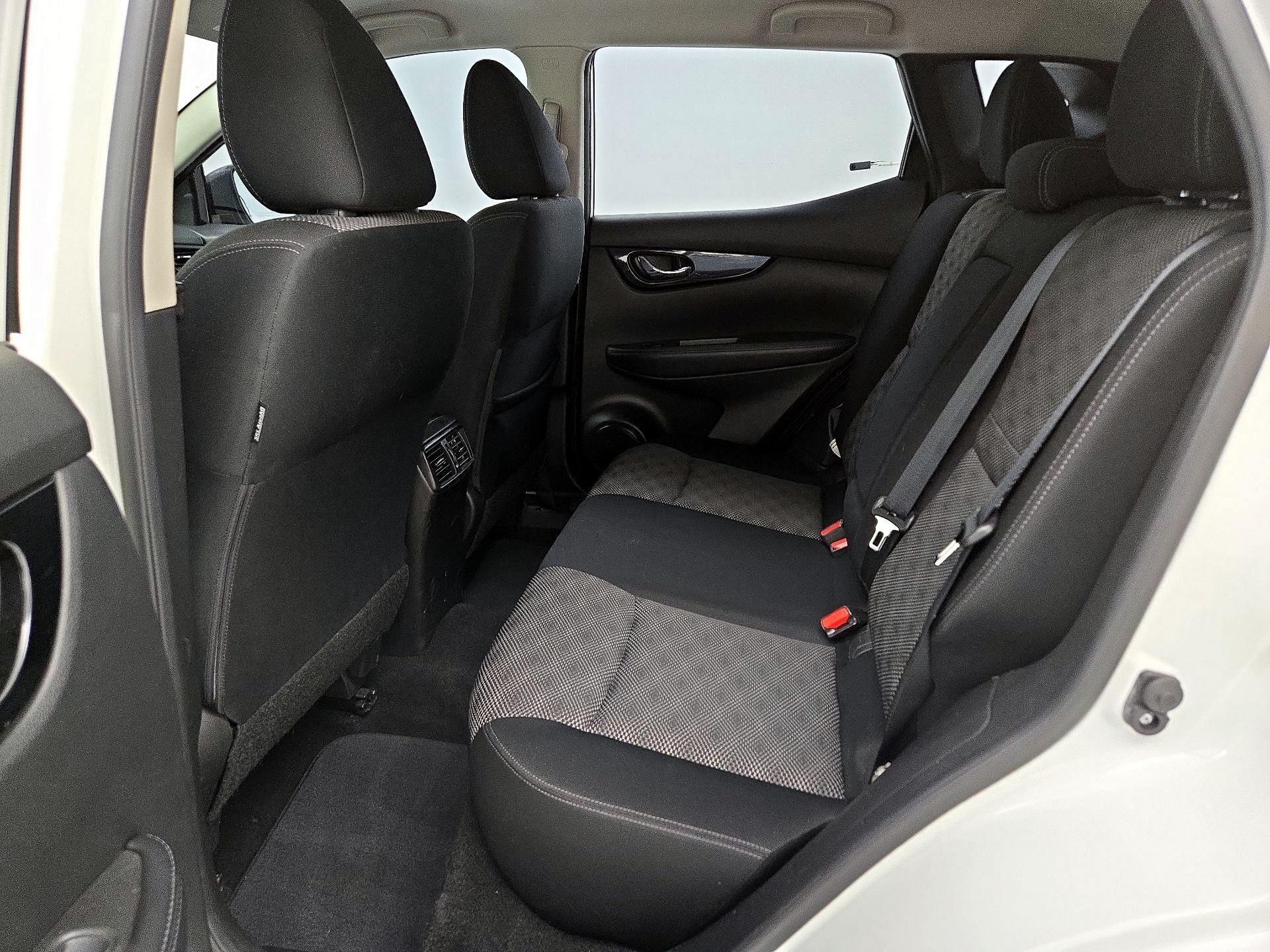 Thumbnail: 2017 Nissan Rogue Sport - 20